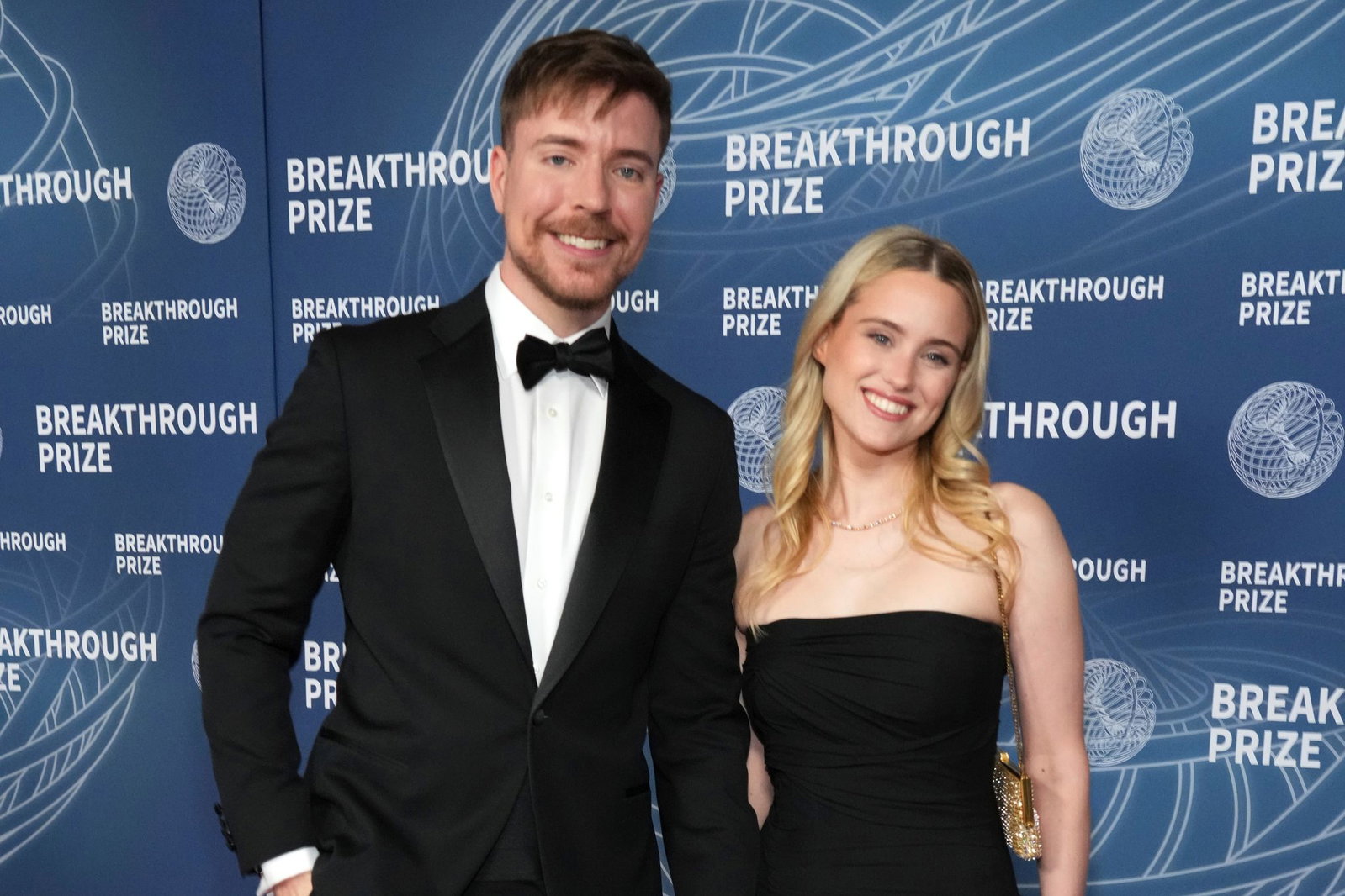Der YouTuber MrBeast und seine Verlobte Thea Booysen haben geheiratet. (Archivbild)