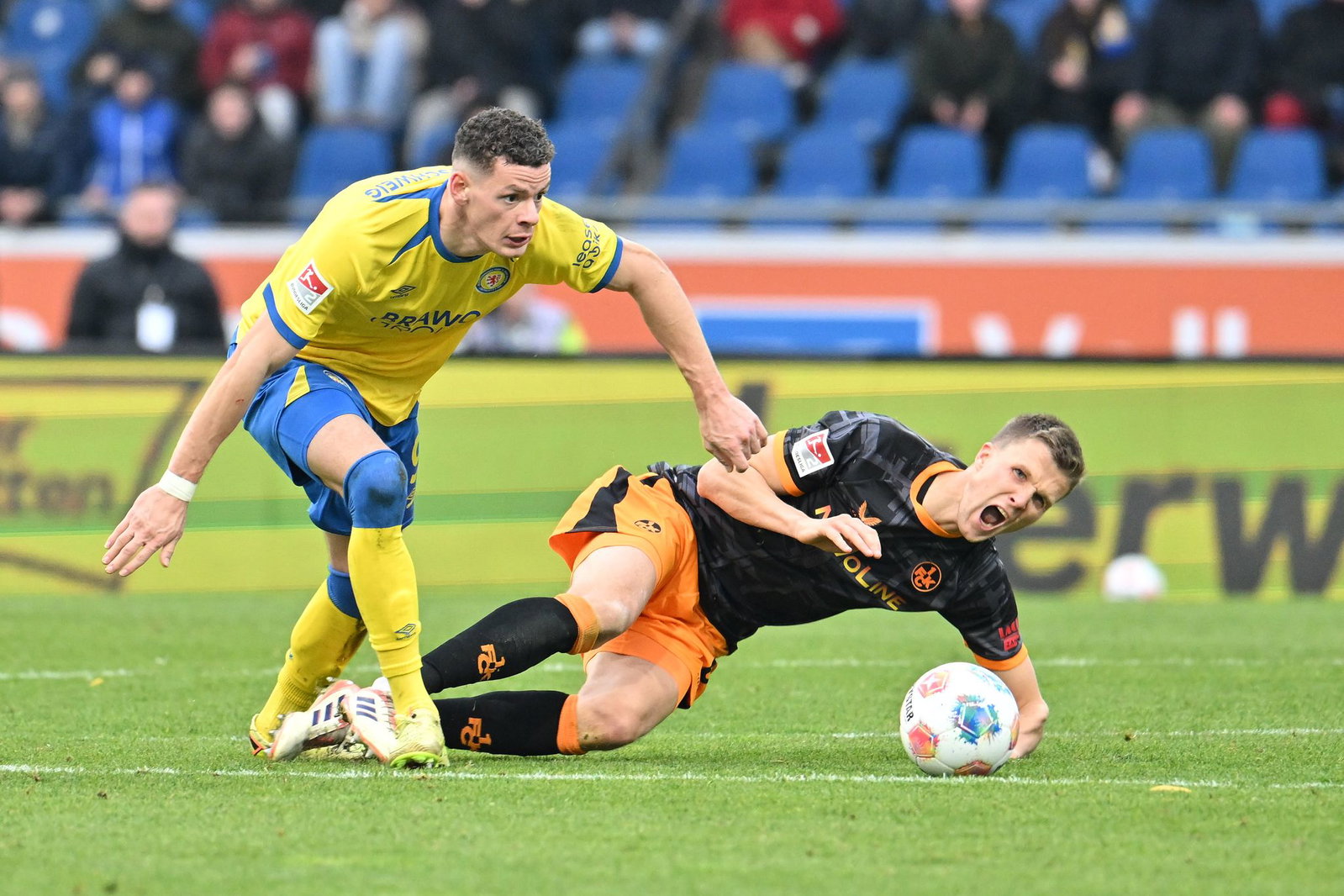 Erencan Yardimci (l) wechselt leihweise zum 1. FC Kaiserslautern. (Archivbild)