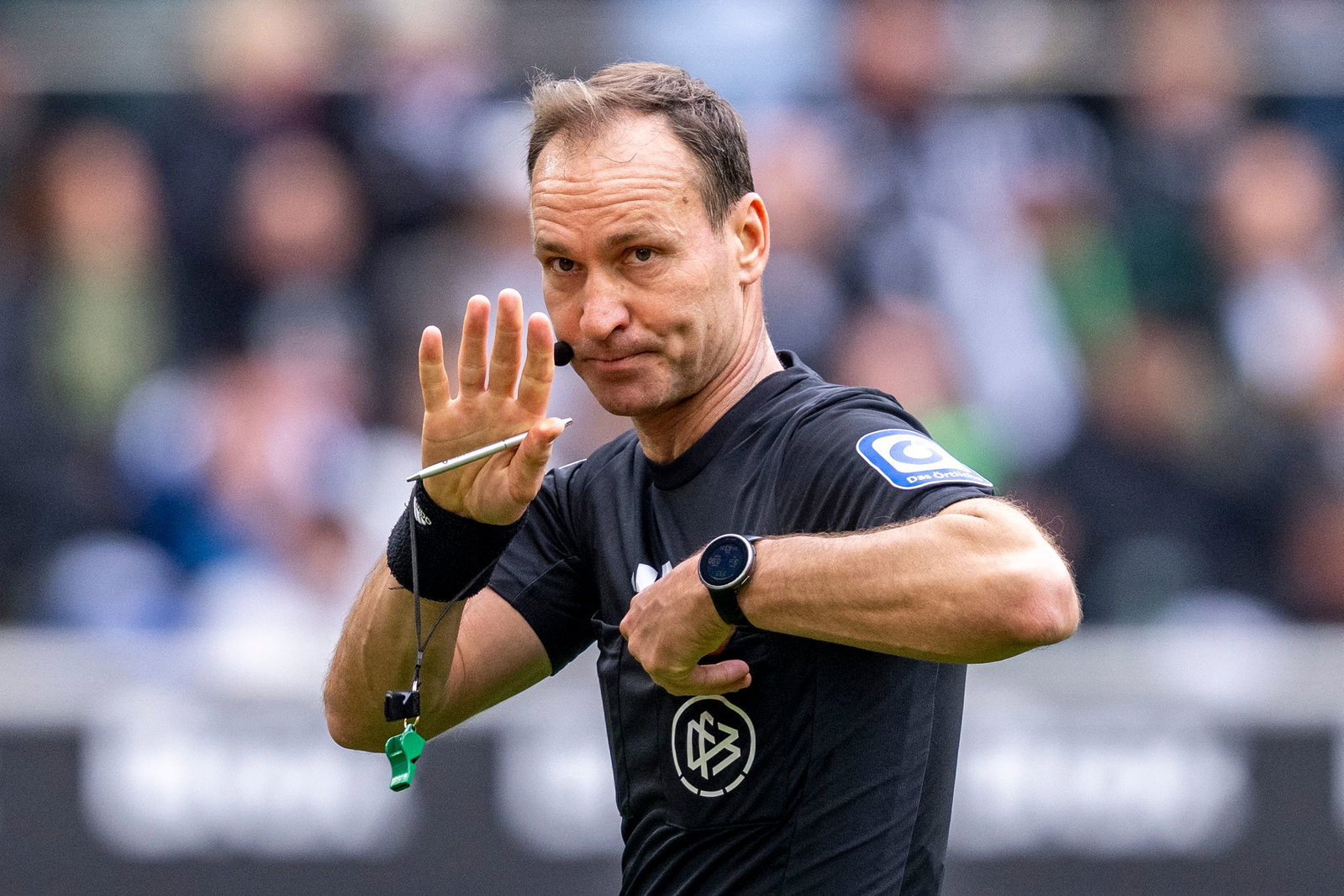 Bastian Dankert ist beim WM-Finale als Video-Assistent im Einsatz. (Archivbild)