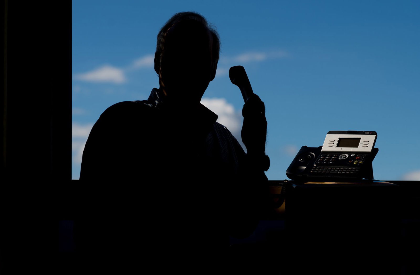 Immer wieder werden Menschen Opfer der telefonischen Betrugsmasche. (Symbolbild)