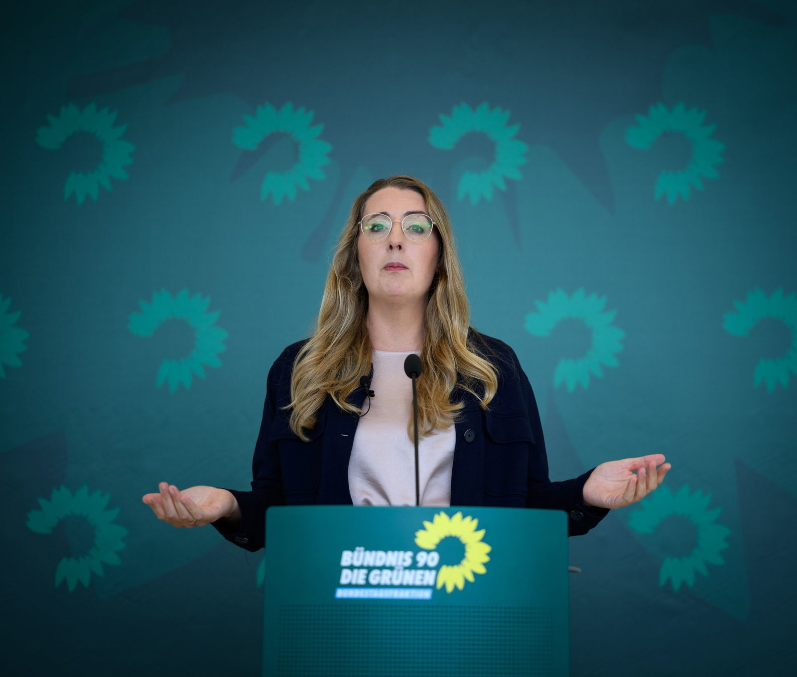 Grüne wollen Absetzung der Verabschiedung am Freitag. 