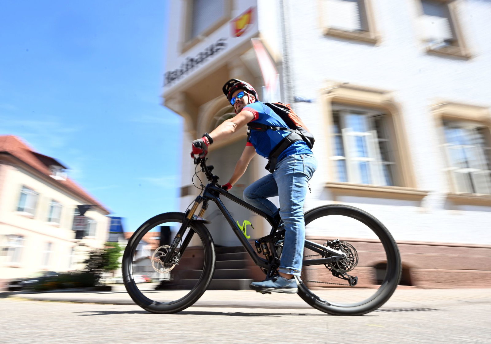 Bürgermeister Sascha-Felipe Hottinger ist selbst oft mit dem Rad unterwegs.