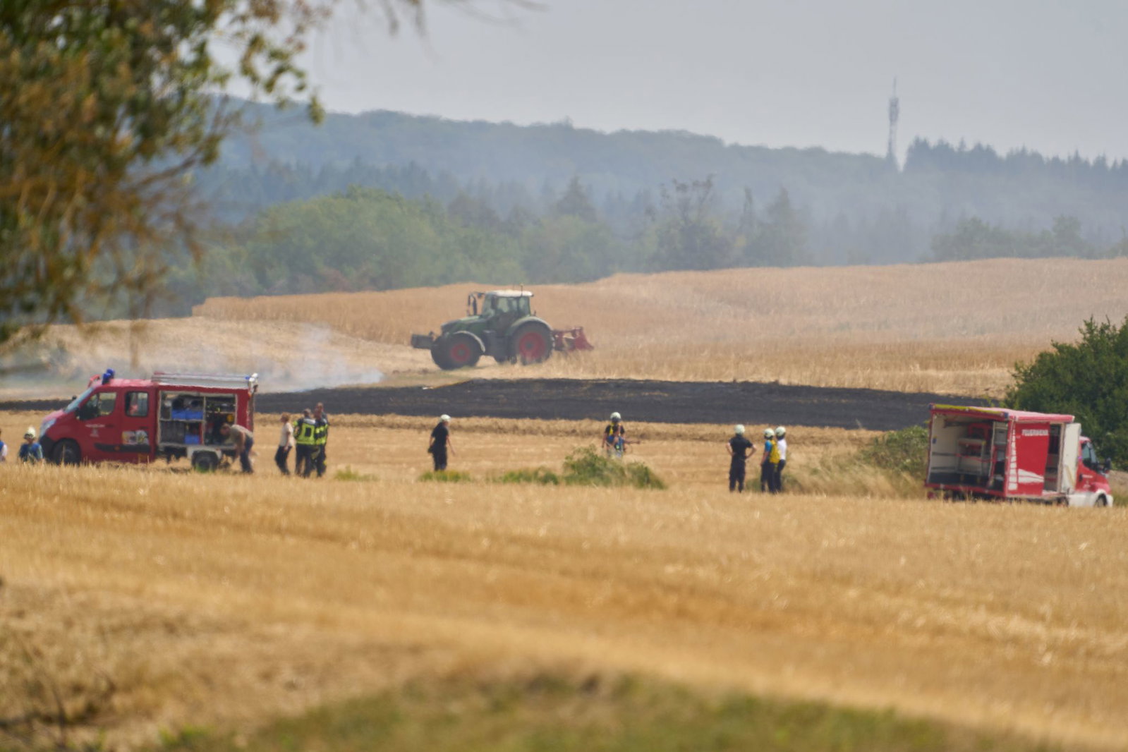 Der Feldbrand bei Bornich hinterlässt einen großen schwarzen Fleck. 