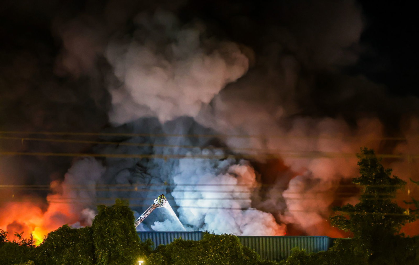 Für die Stuttgarter Feuerwehr ist es einer der größten Einsätze seit Jahren. (Symbolbild)