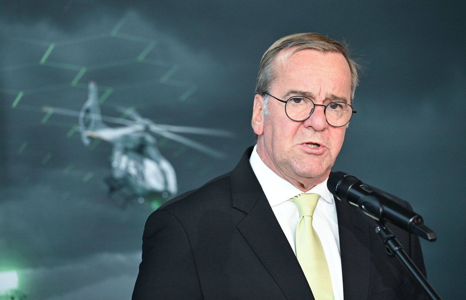 Verteidigungsminister Boris Pistorius (SPD) sieht eine zunehmende Bedeutung unbemannter Systeme in der Luft und auf dem Land.
