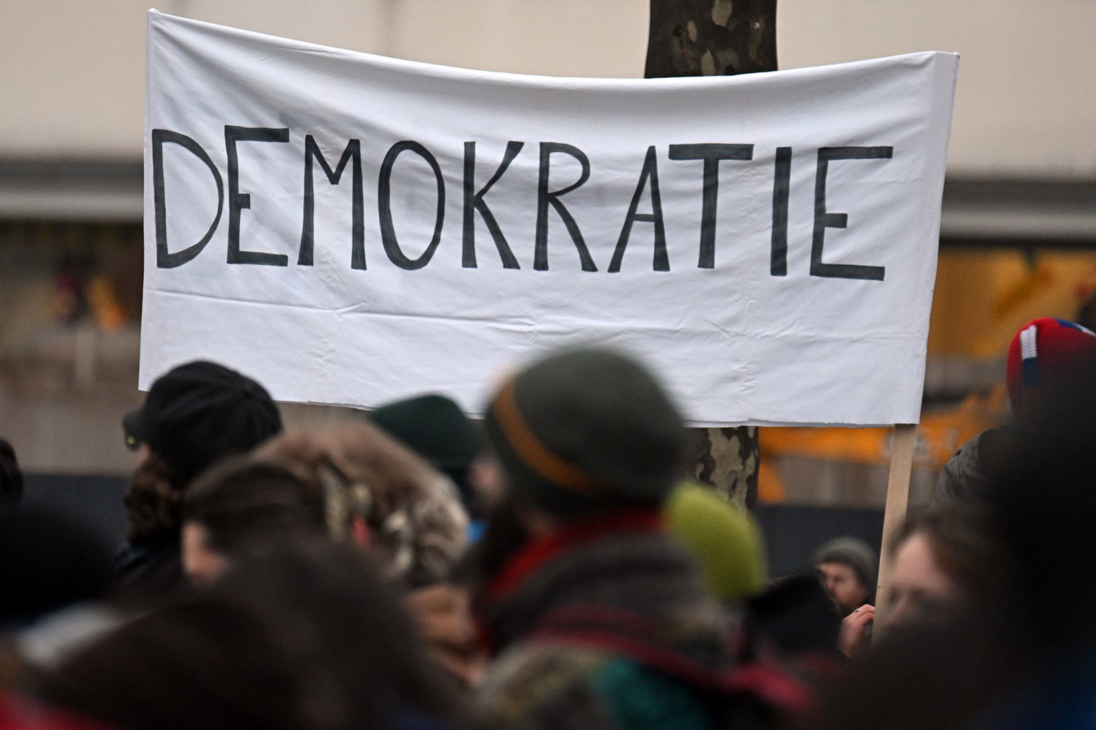 Zwei von drei Befragten sorgen sich um die Demokratie. (Symbolbild)
