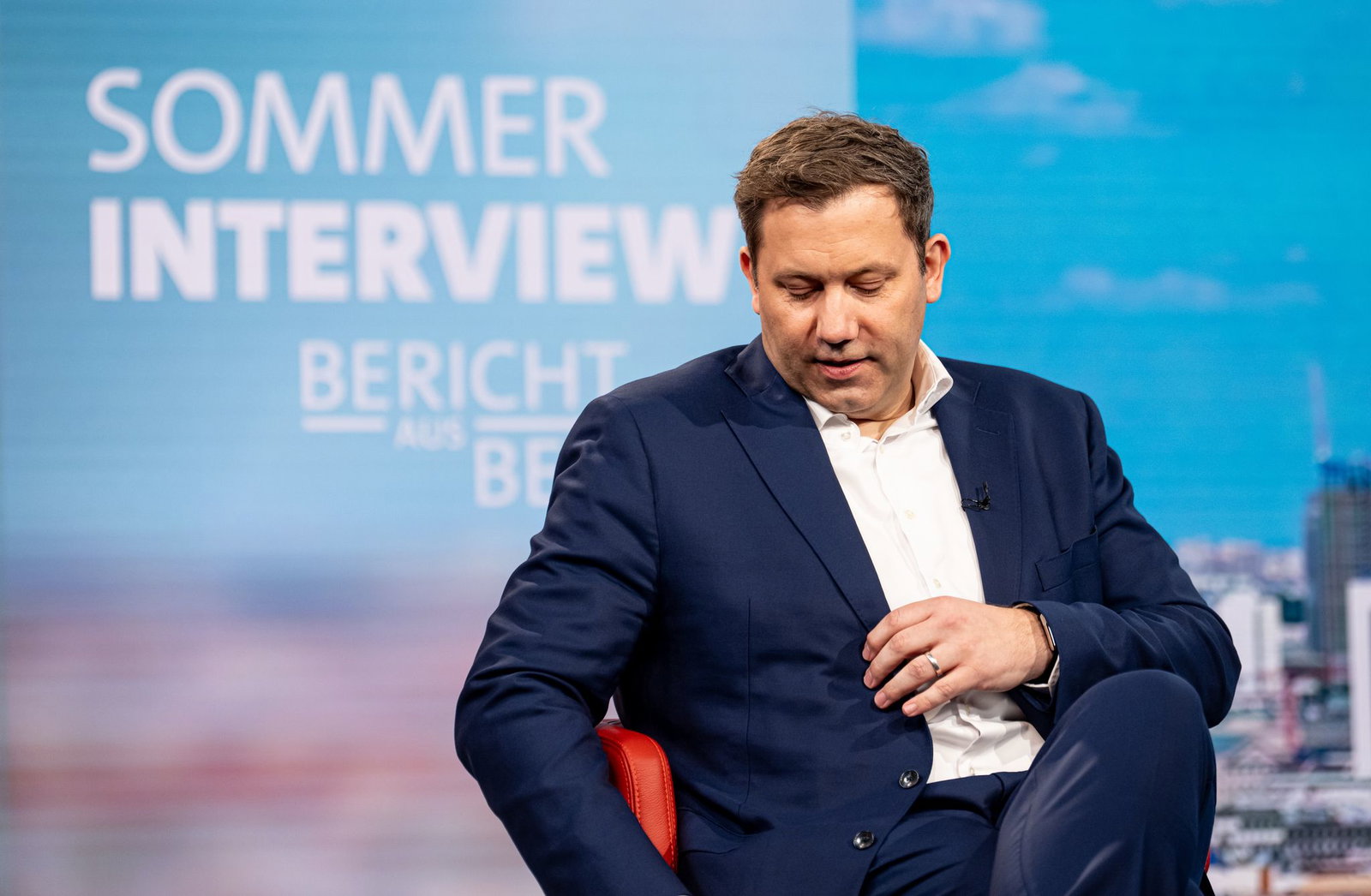 Finanzminister Klingbeil: Milliardenlücke geschlossen.