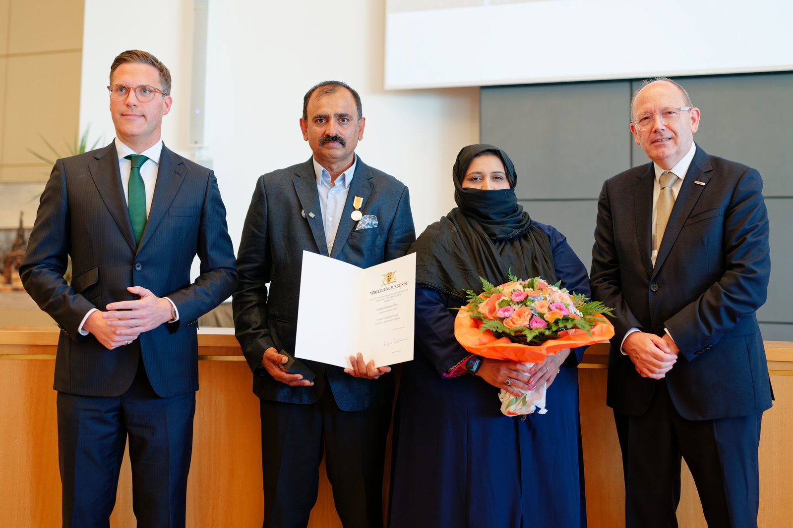 Zur Verleihung kam auch Muhammad Afzals Frau.