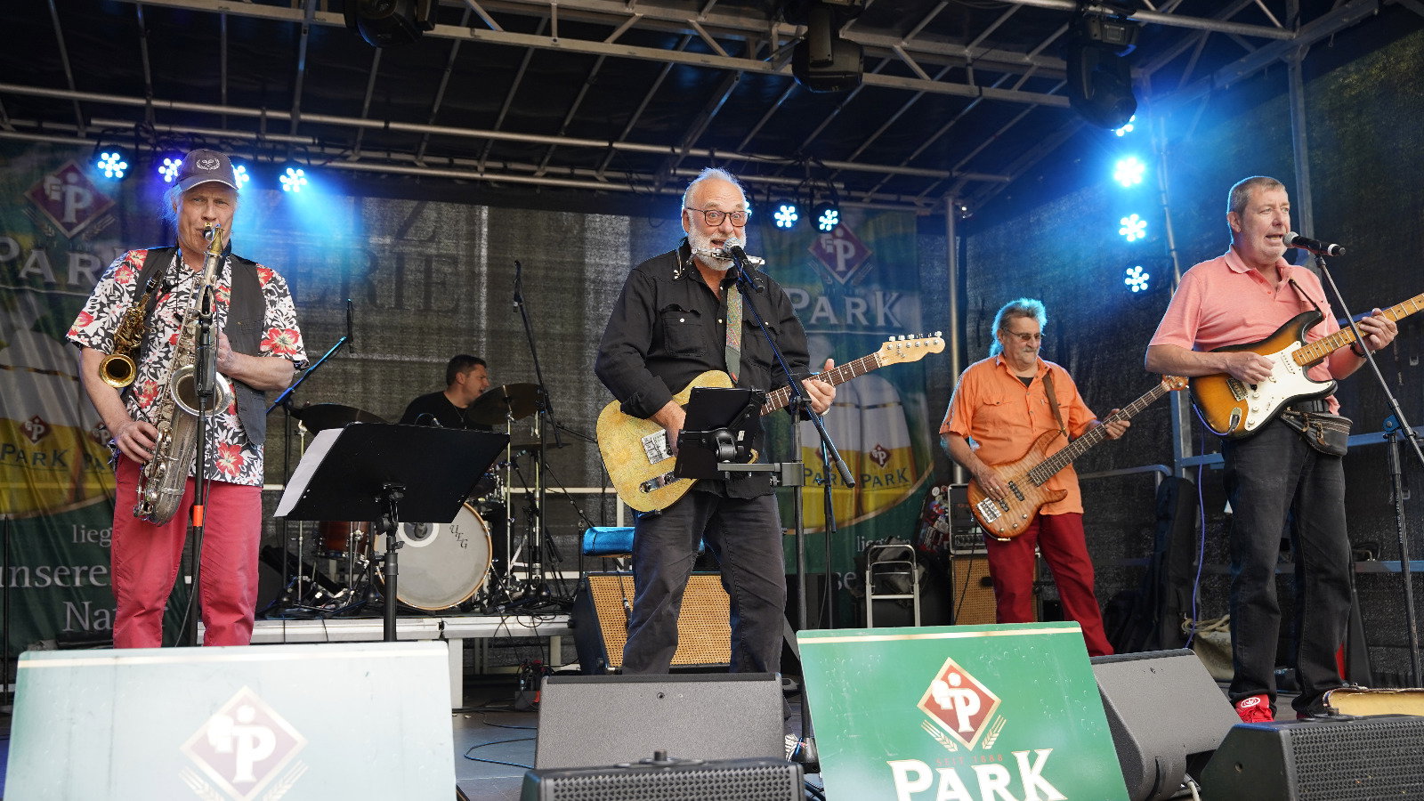 BLUES HIMMEL Band auf Bühne