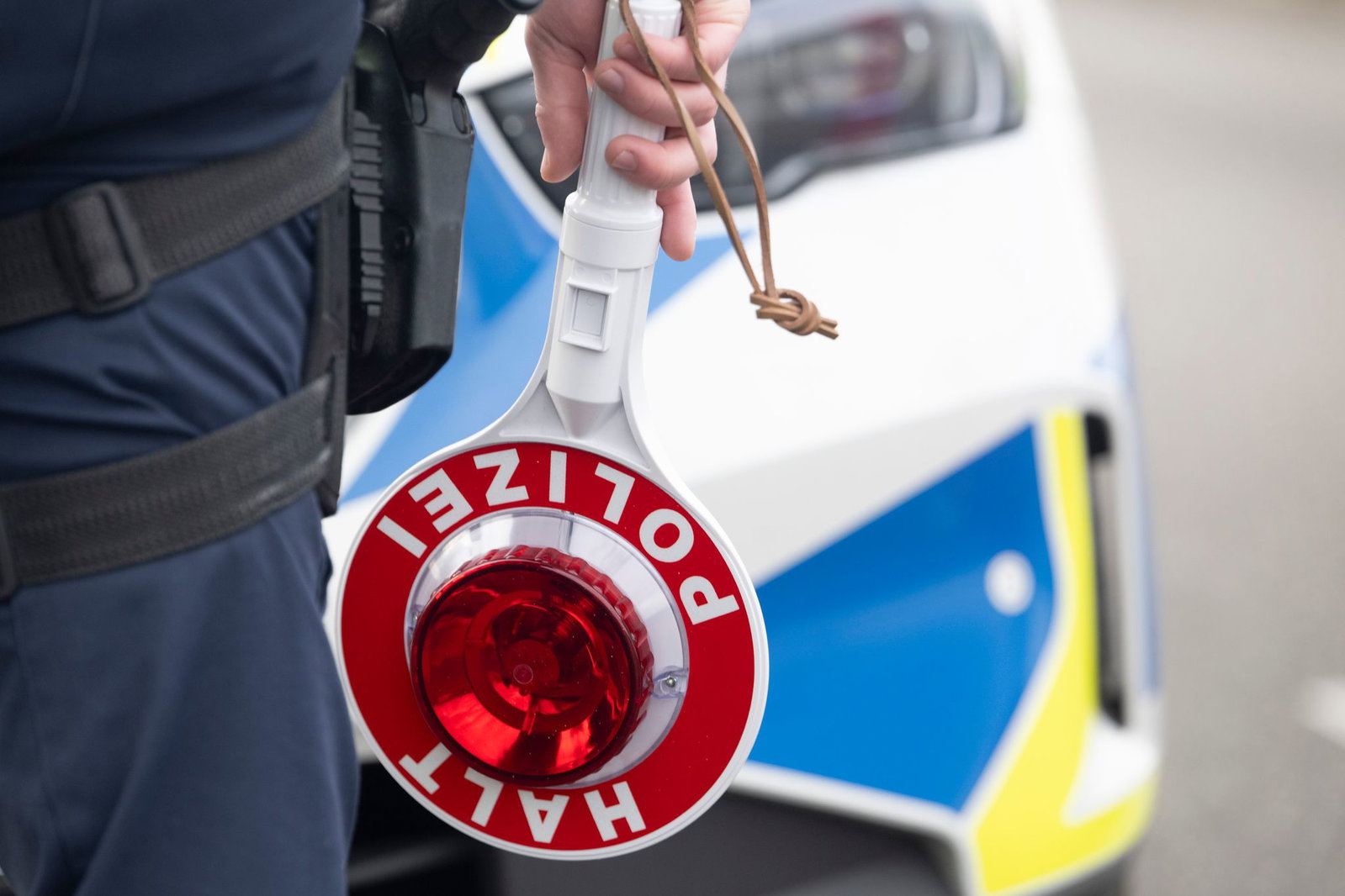 Die Polizei kontrollierte den Mann und stellte Alkoholgeruch fest. (Symbolbild)