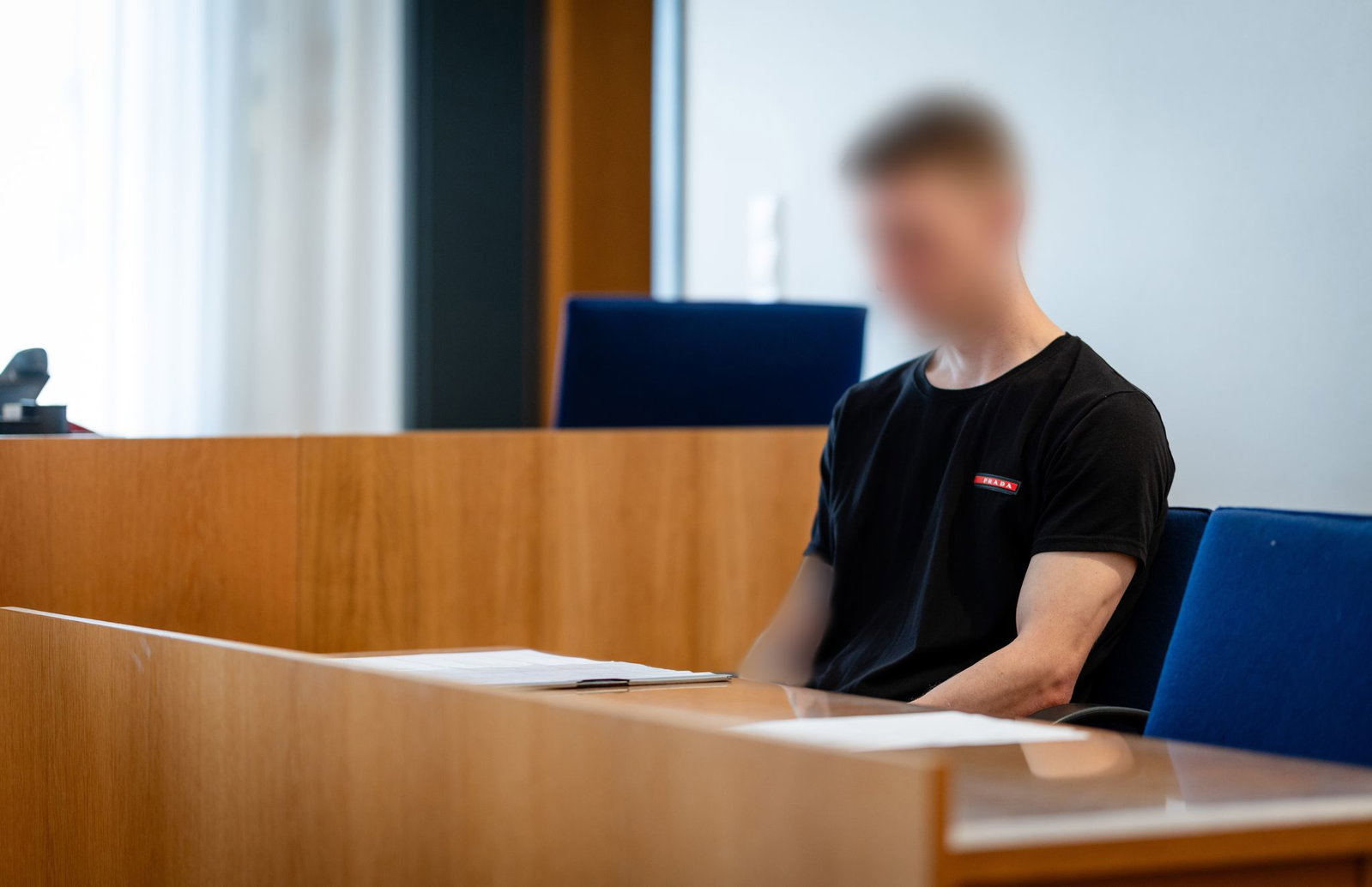Mehr als ein Jahr nach einem Unfall mit drei Toten hat der Prozess begonnen.