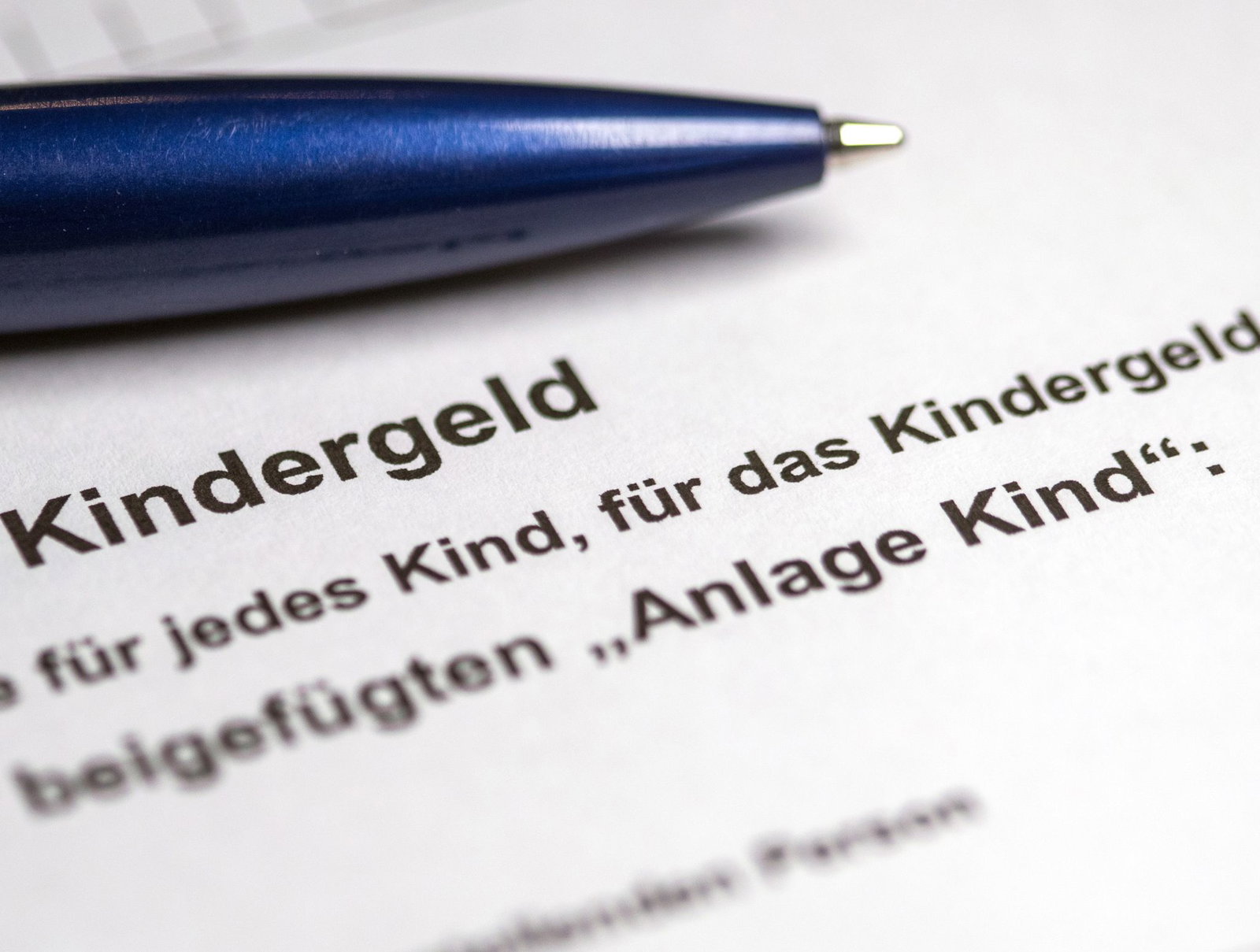  In mehreren Stufen soll das Kindergeld künftig «proaktiv» ausbezahlt werden - ohne Antrag, also ohne Papierkram. (Symbolbild)