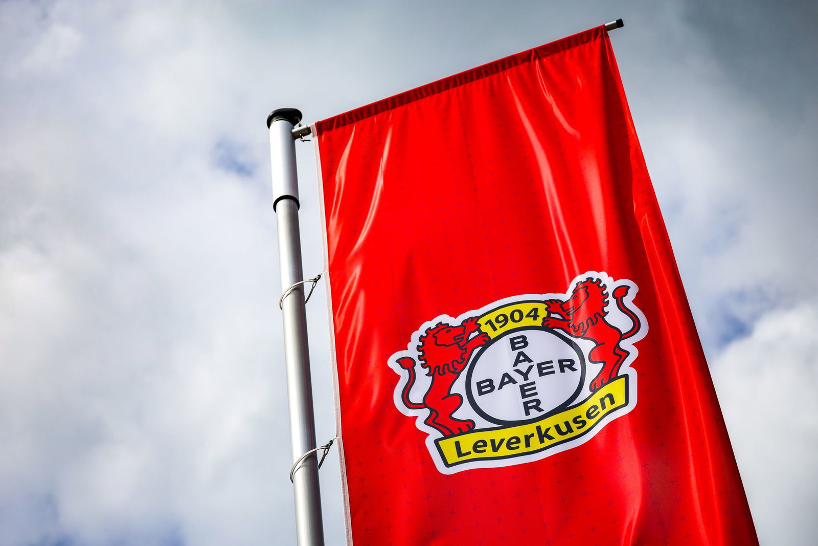 Bayer Leverkusen hat den Außenverteidiger Luca Erlein von der TSG Hoffenheim verpflichtet. (Symbolbild)