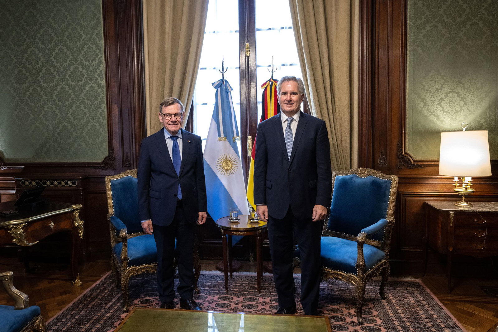 Außenminister Johann Wadephul (CDU, l.) beim Treffen mit seinem argentinischen Kollegen Pablo Quirno in der Hauptstadt Buenos Aires.