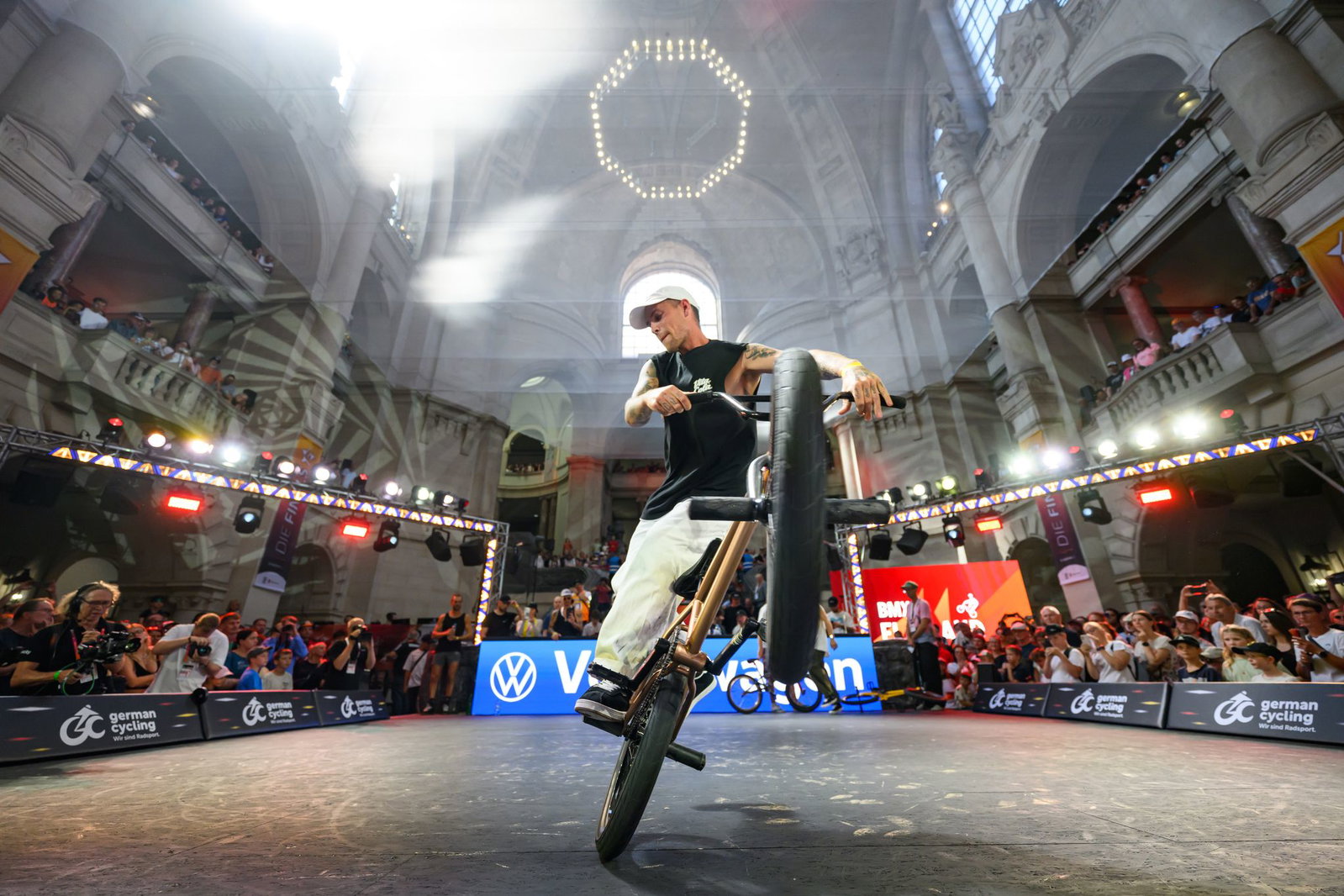 Sport im Rathaus: Die BMX-Fahrer hatten bei den Finals einen ganz besonderen Wettkampf. 