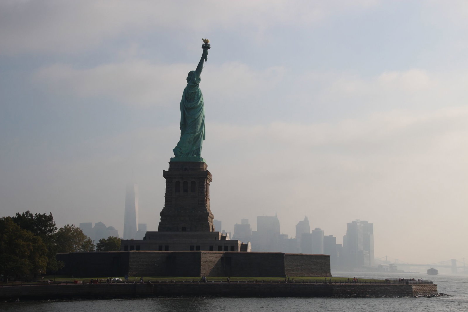Die Freiheitsstatue war oft das Erste, was Flüchtlinge und Auswanderer von Amerika sahen - und deshalb erinnerten sie sich ihr ganzes weiteres Leben daran (Archivbild).