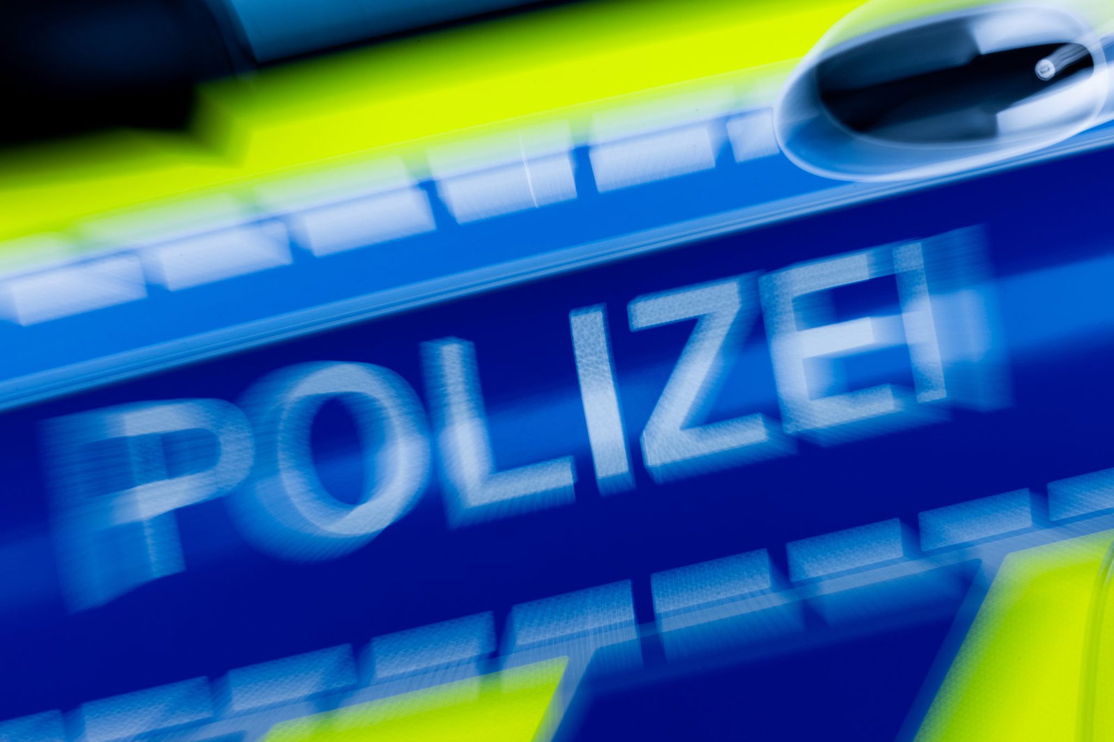 Die Suche nach dem Fahrer oder der Fahrerin läuft. (Symbolbild)