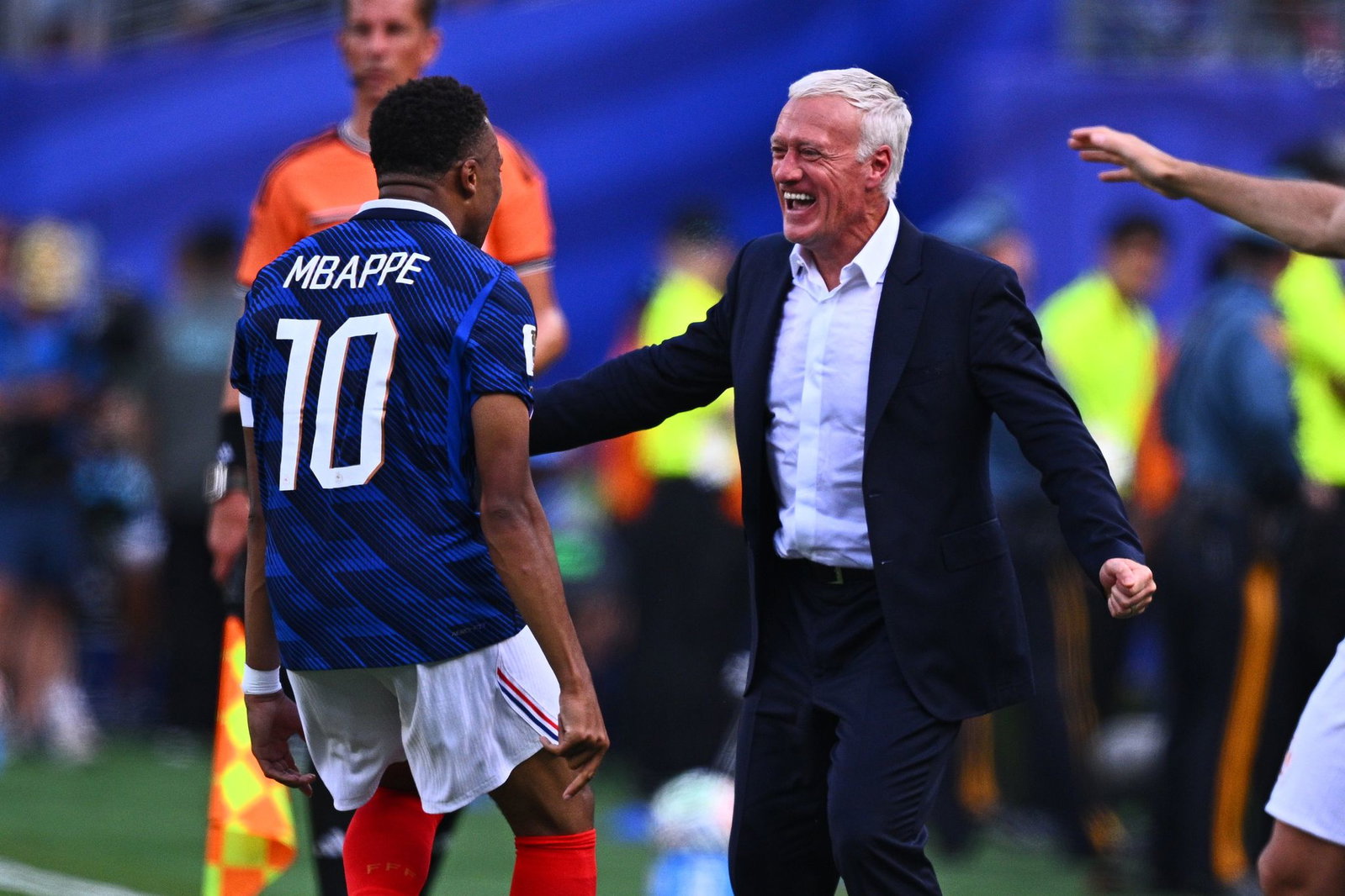 Der Kapitän und sein Trainer: Kylian Mbappé (l.) mit Didier Deschamps.