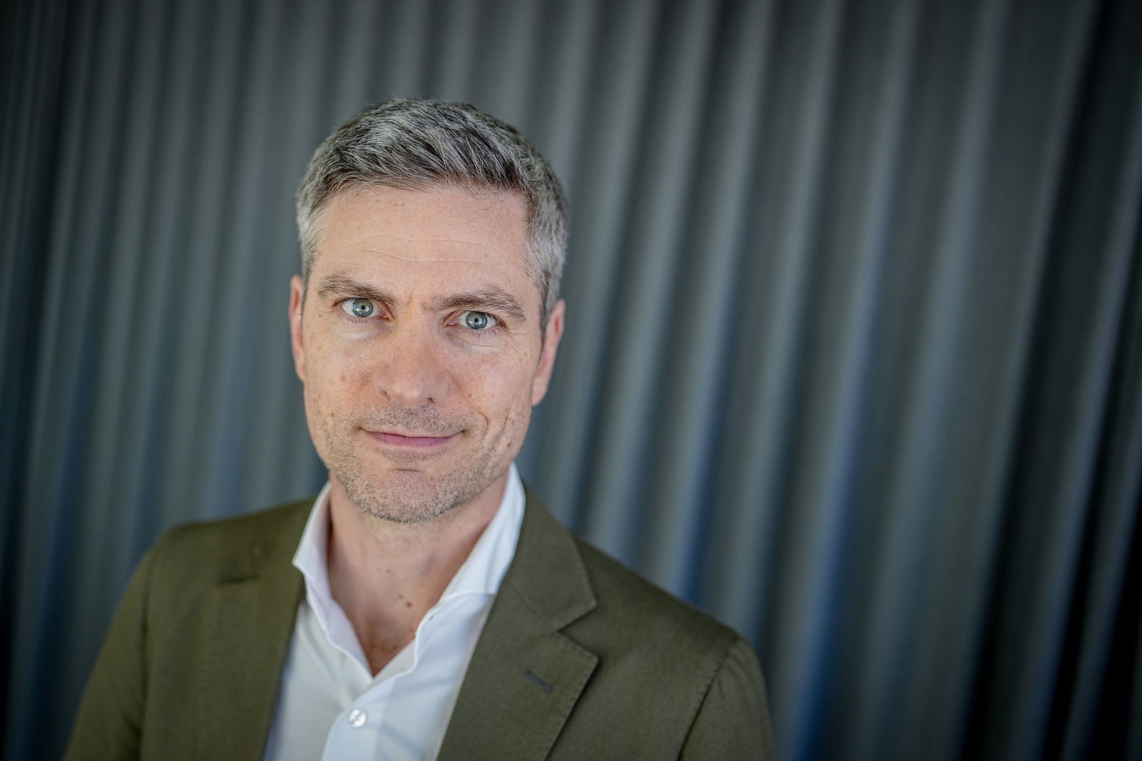 Ingo Zamperoni moderiert die Tagesthemen anlässlich des Jahrestags der Flutkatastrophe aus dem Ahrtal. (Archivbild)