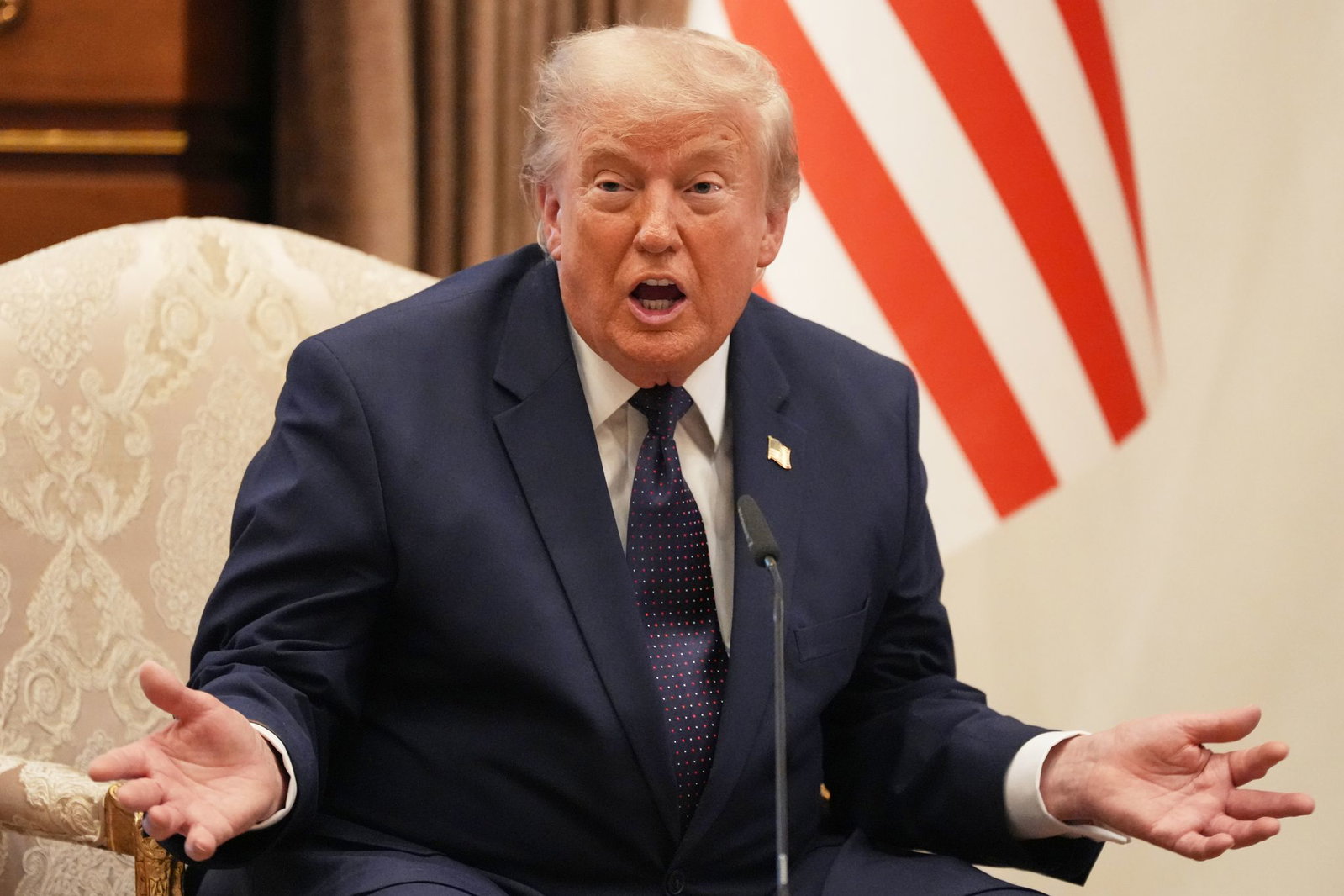 Gleich nach seiner Ankunft hat US-Präsident Donald Trump wieder gegen europäische Nato-Partner ausgeteilt.