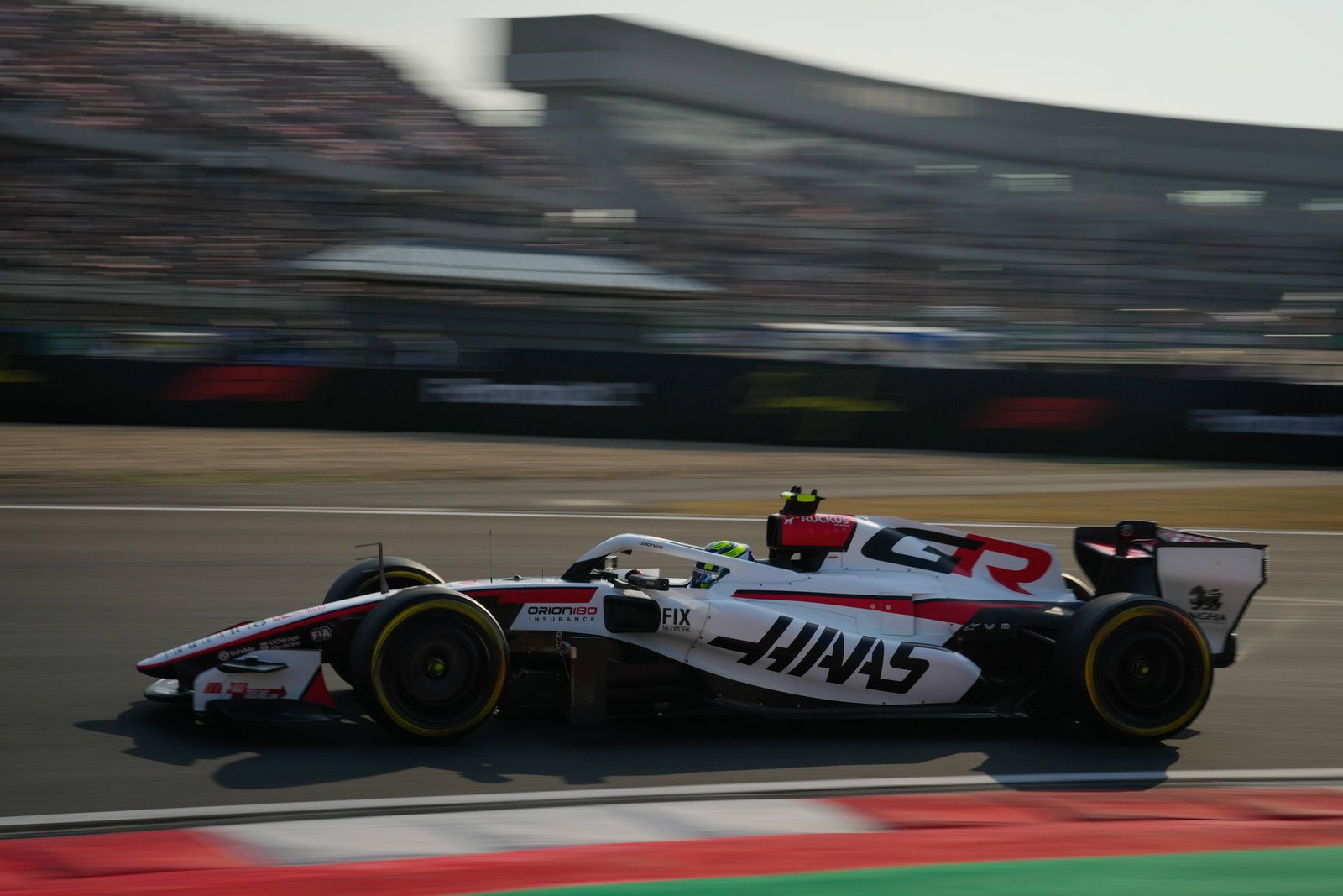 Esteban Ocon hat seit 2025 Laura Müller im Ohr. (Archivbild)