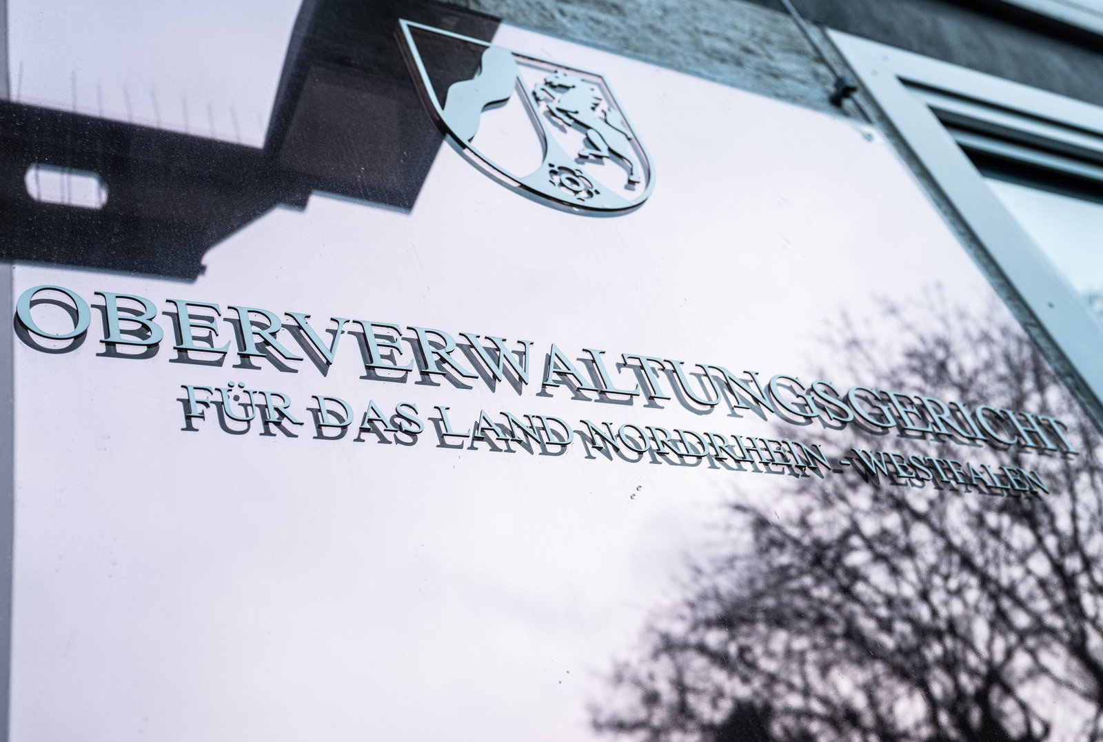 Nach einem Eilbeschluss des Oberverwaltungsgerichts Münster darf der Rapper 18 Karat abgeschoben werden. (Symbolbild)