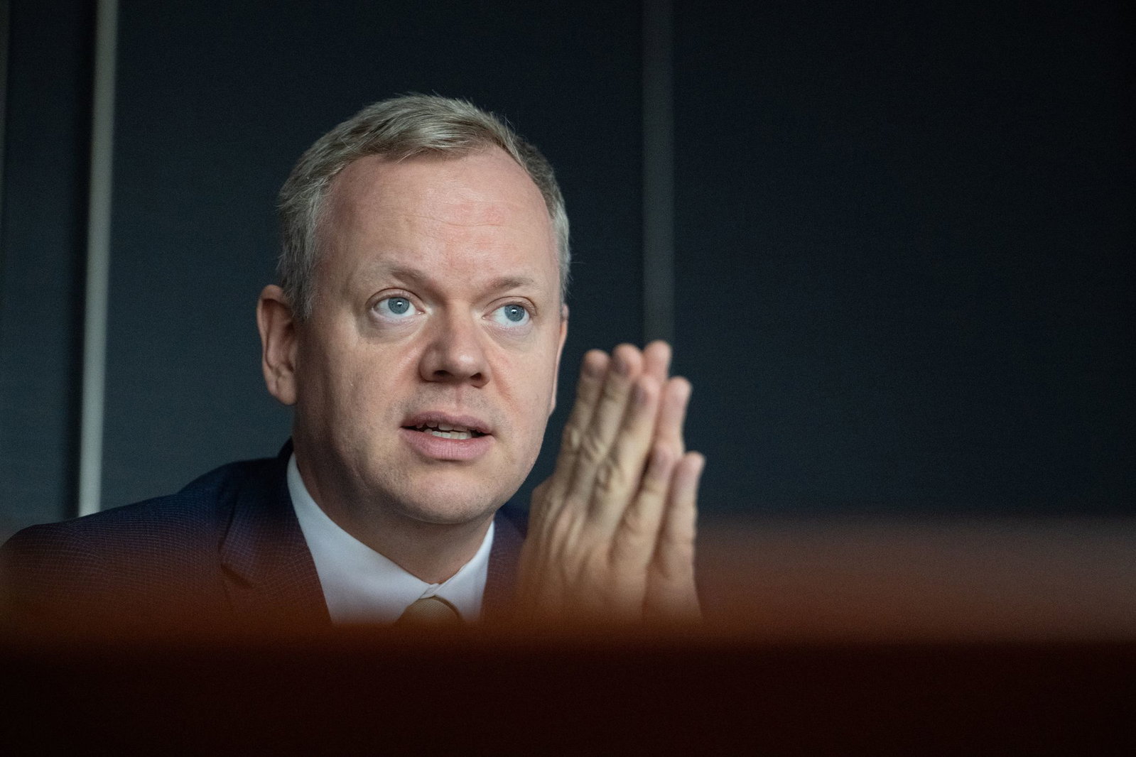 Sparkassenpräsident Matthias Neth ist angesichts der Lage besorgt. (Archivbild)