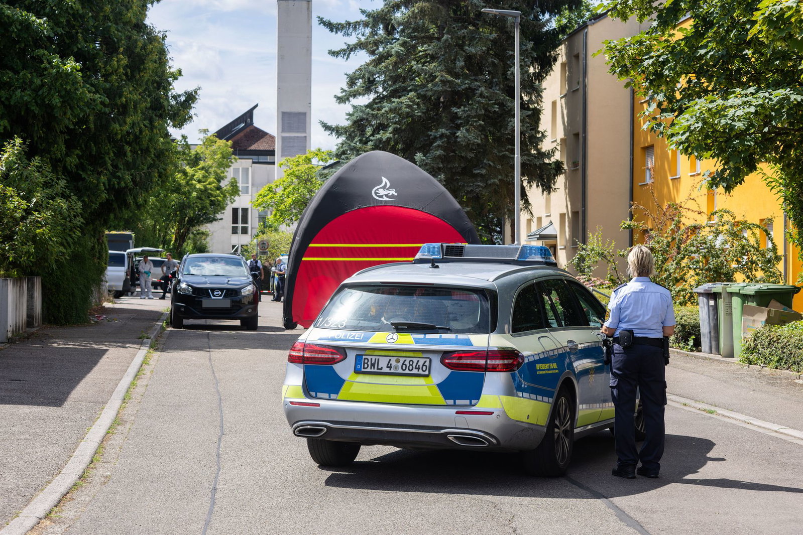Die beiden Toten sind ein 33-Jähriger und eine 36-Jährige.