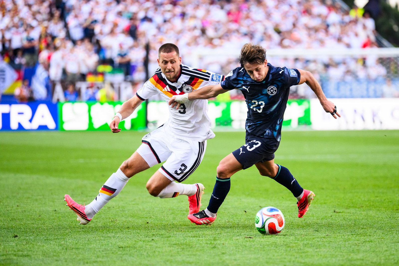 «Körperbetonter, intensiver, rustikaler» - so sollen die Nationalspieler, hier Waldemar Anton beim WM-Aus gegen Paraguay, unter Jürgen Klopp agieren. (Archivbild) 