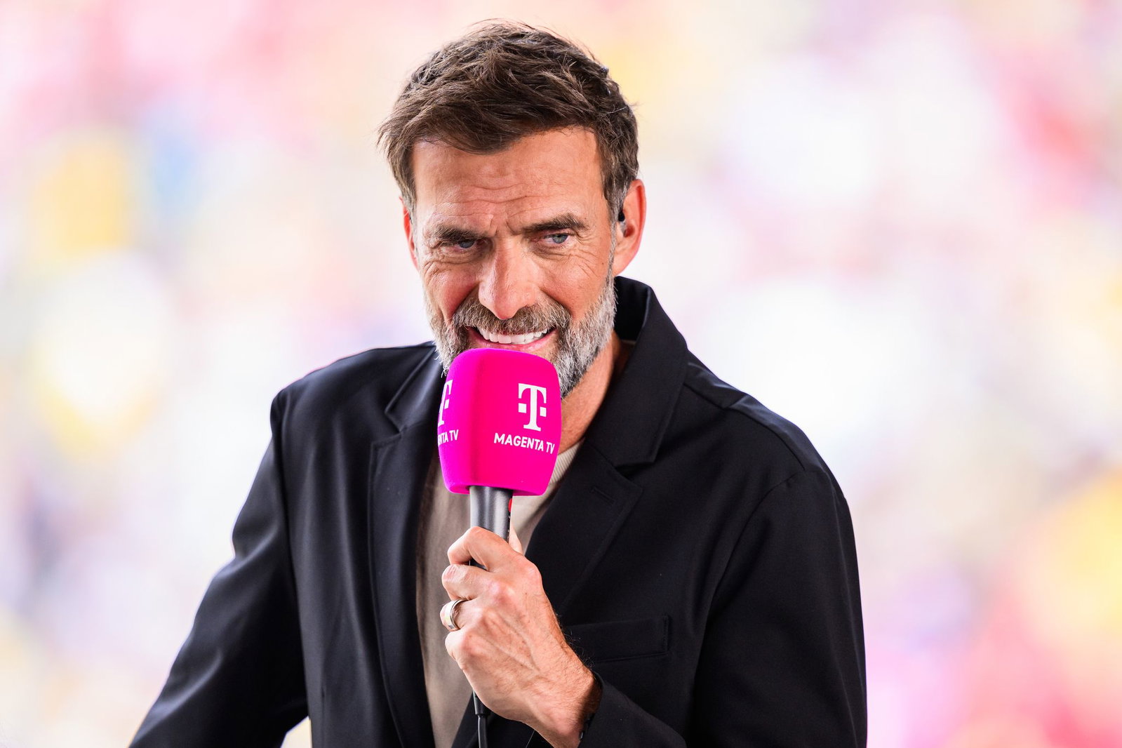 Treffen in New York? Ja, weil Jürgen Klopp weiter als Experte für MagentaTV bei den WM-Spielen in den USA aktiv ist. 