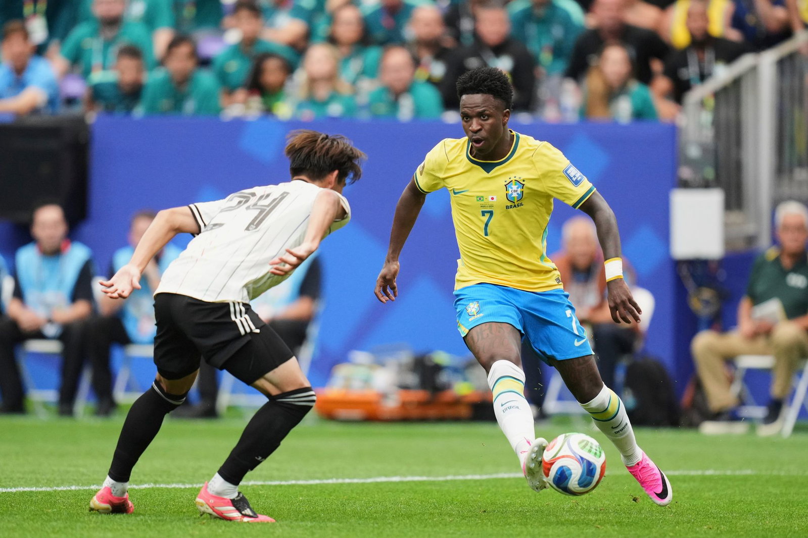 Vinícius Júnior (r.) war nicht der Siegfaktor, steigerte sich aber.