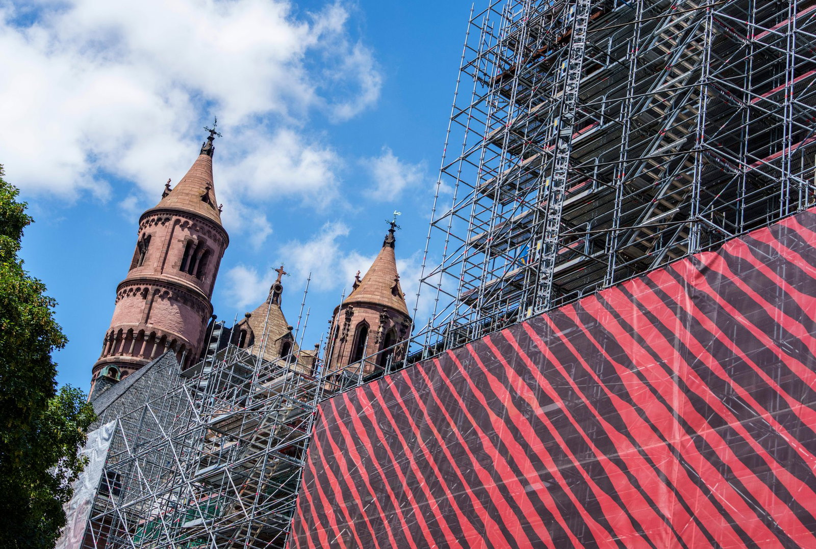 Wichtig ist in Worms, dass der Dom «vor allem als Gotteshaus wahrgenommen wird, nicht als Museum, Touristenattraktion oder Denkmal». (Archivbild)
