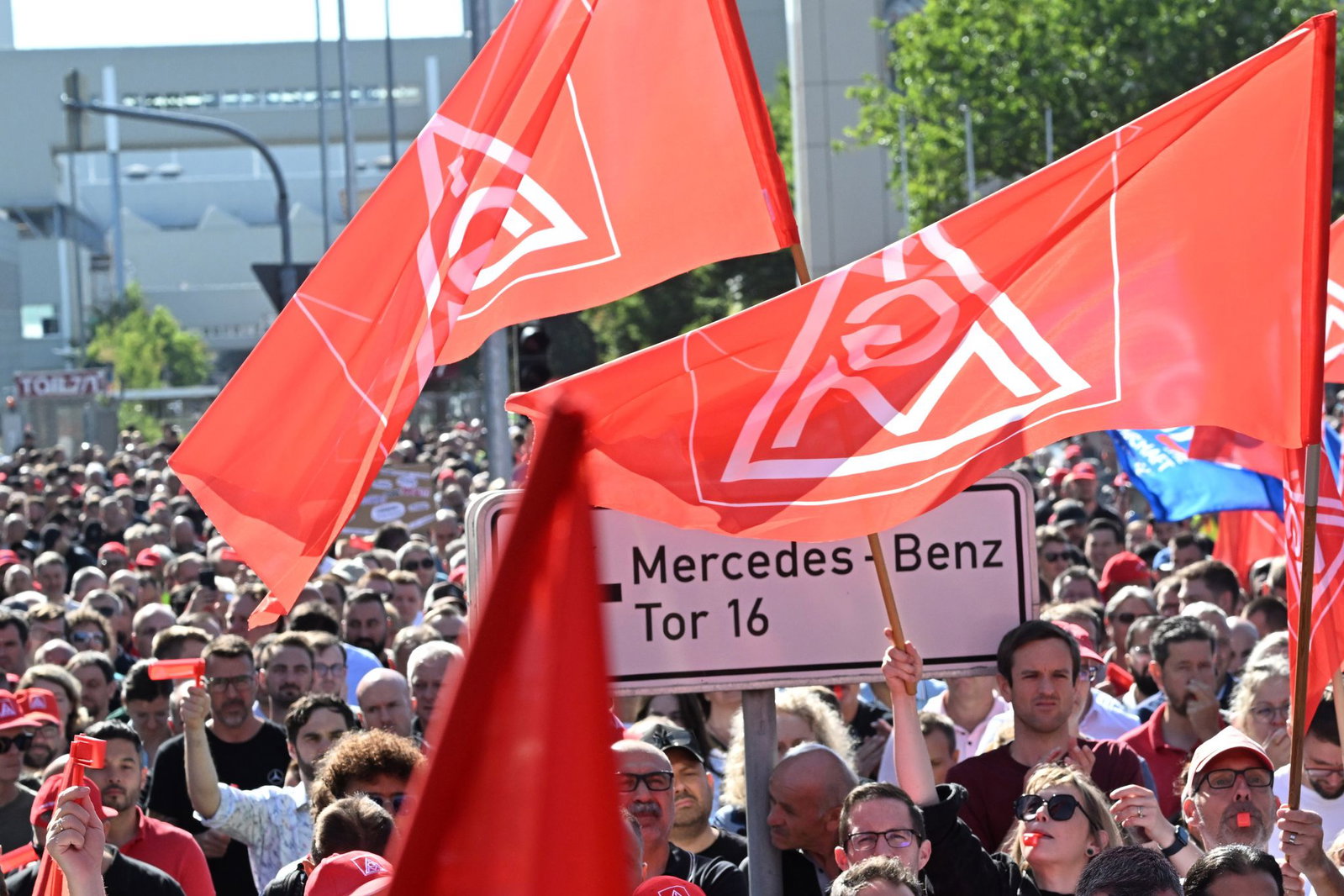 Protest gegen Sparpläne bei Mercedes-Benz in Sindelfingen. (Archivbild)