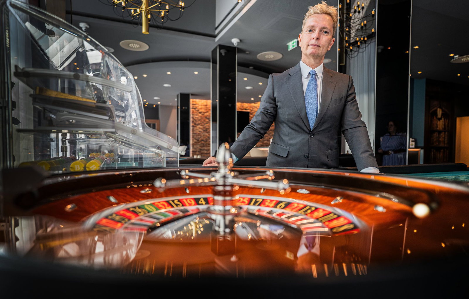 Der Geschäftsführer der Mainzer Spielbank, Christian Kreyer, spielt auch selbst gern an Automaten und Spieltischen. 