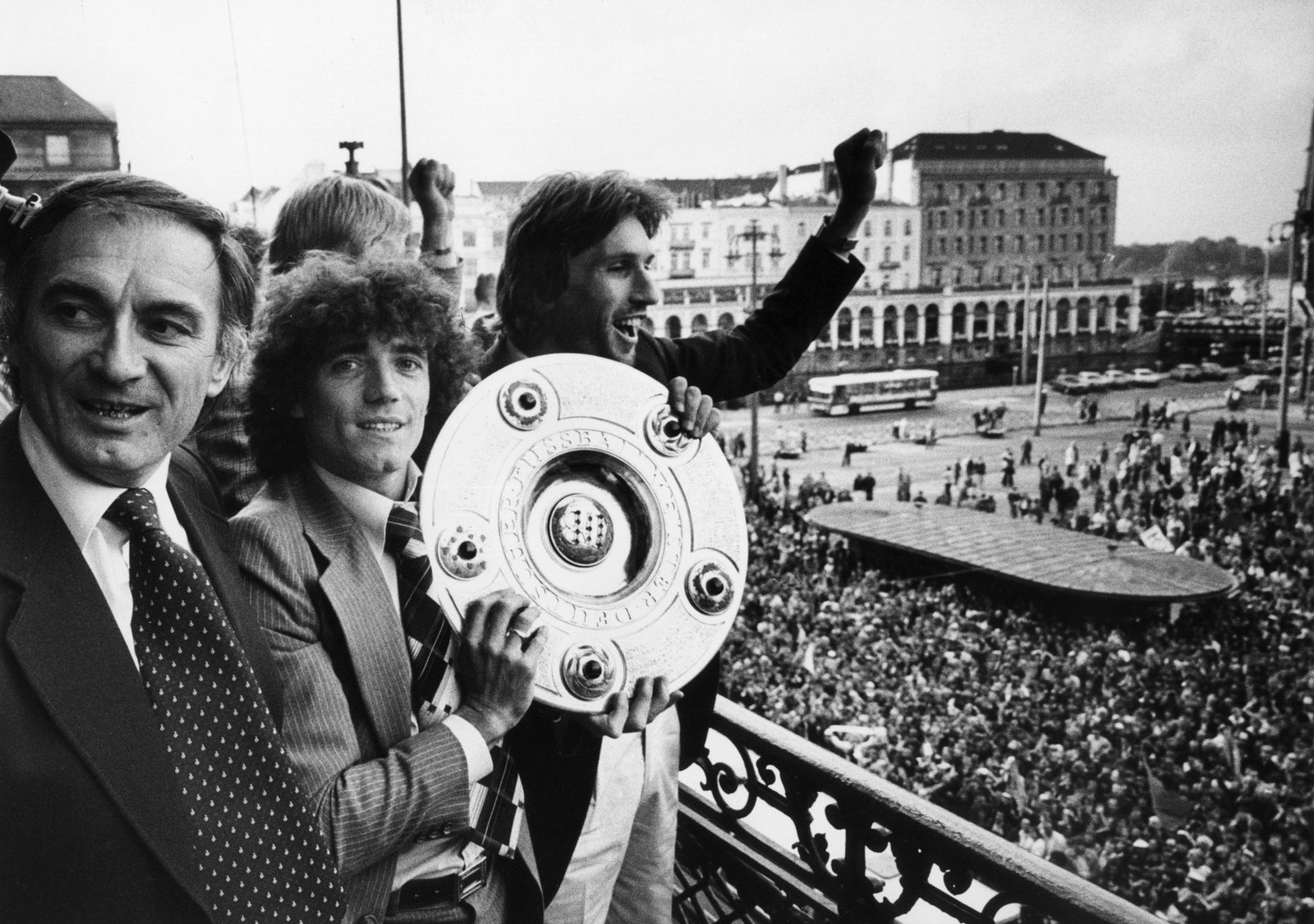 Kevin Keegan nach dem Gewinn der Meisterschaft mit dem HSV. (Archivbild)