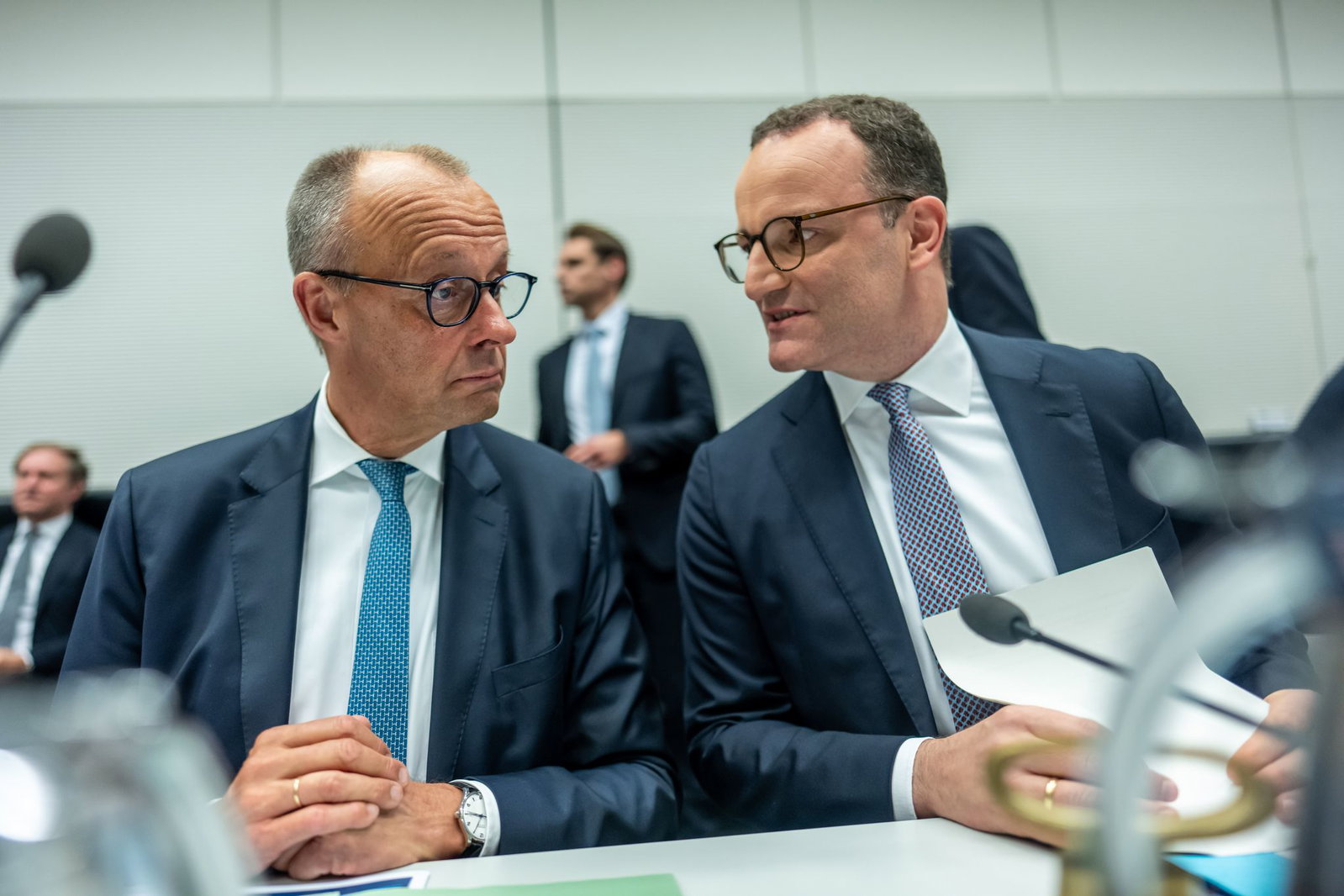 Kann sich Jens Spahn als Chef der Unionsbundestagsfraktion halten? Die CDU in Merz' Heimat Brilon fordert seinen Rücktritt. (Archivbild)
