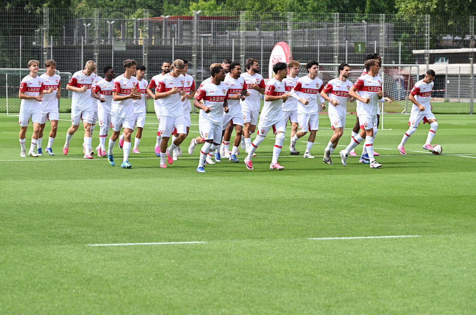 Der VfB Stuttgart ist in die Saisonvorbereitung eingestiegen.