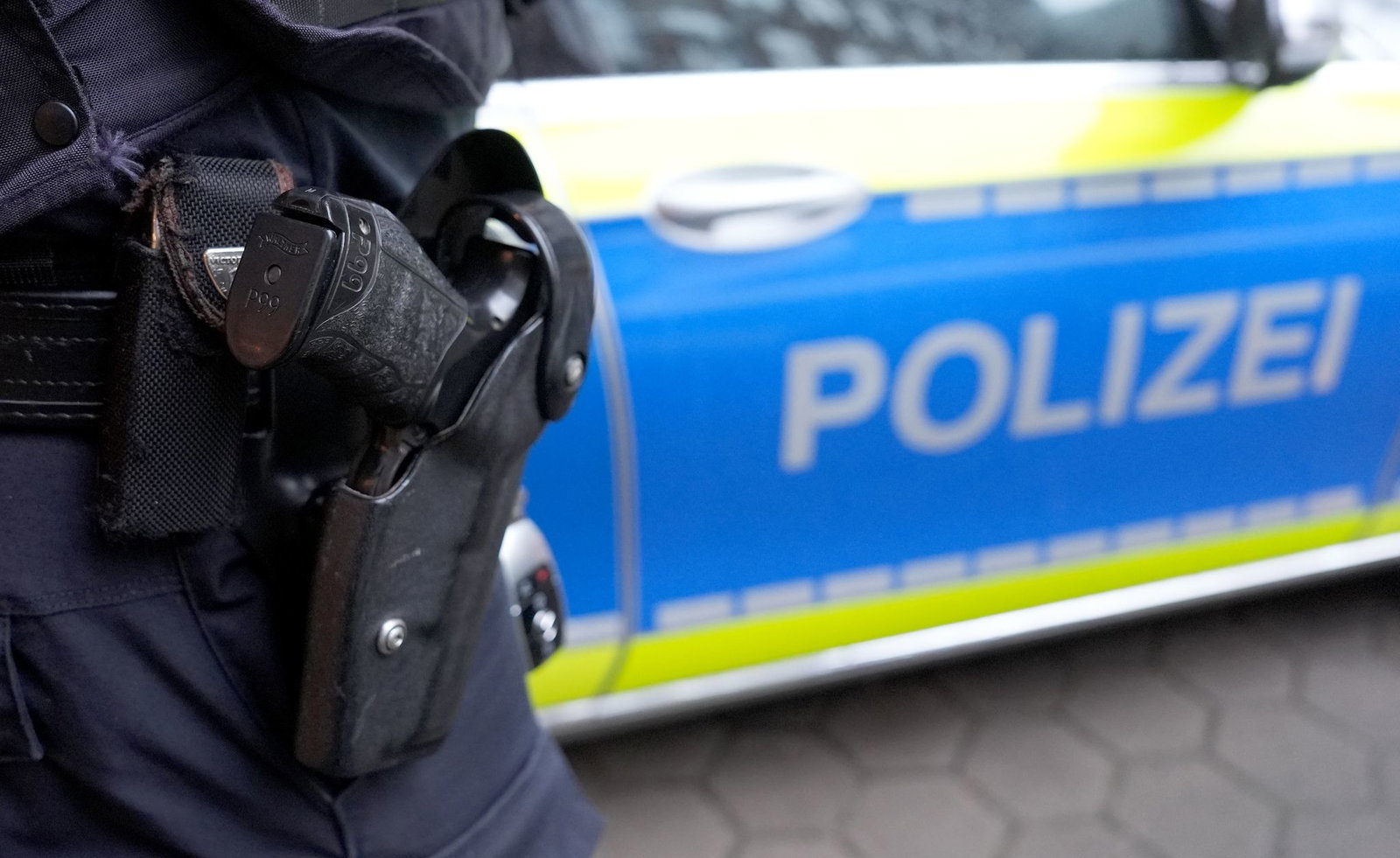 Ein falscher Polizeibeamter soll Gold- und Silbermünzen im Wert von mehr als einer Million Euro abgeholt haben. (Symbolbild)