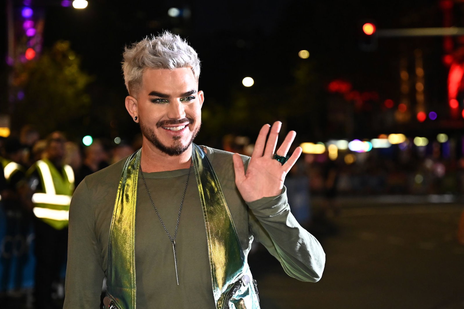 Adam Lambert bleibt ein musikalisches Chamäleon, dessen einzige Konstante die großartige Stimme ist. (Archivbild)