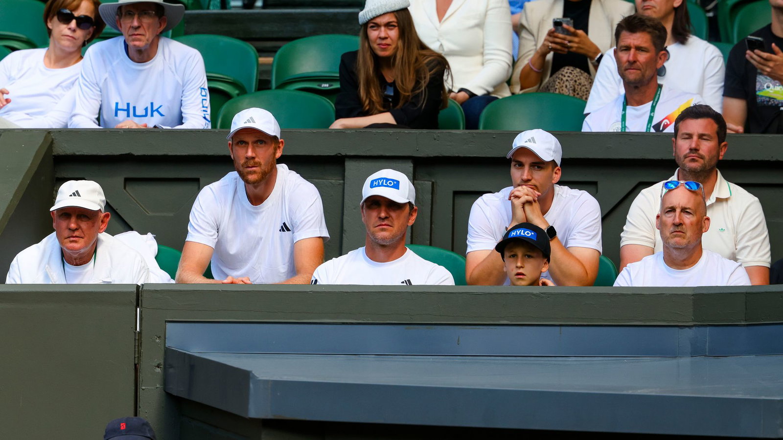 Die Box von Alexander Zverev: Ganz links sitzt der Vater. 