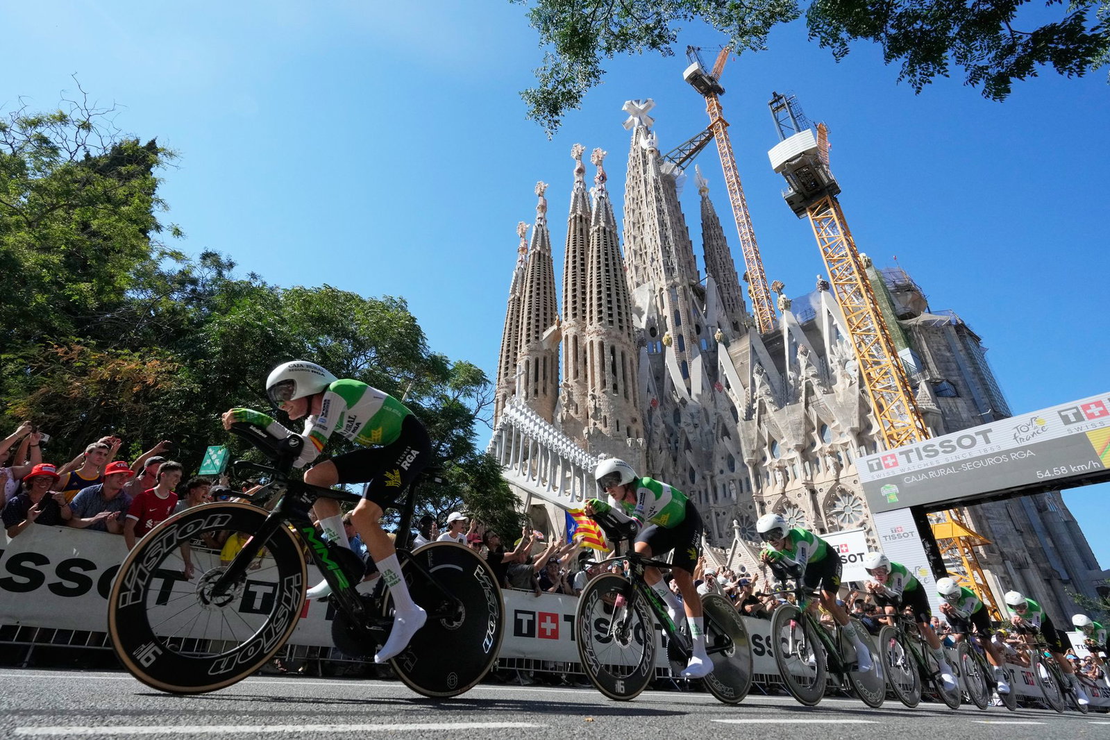 Die Teams fuhren an Sagrada Família vorbei.