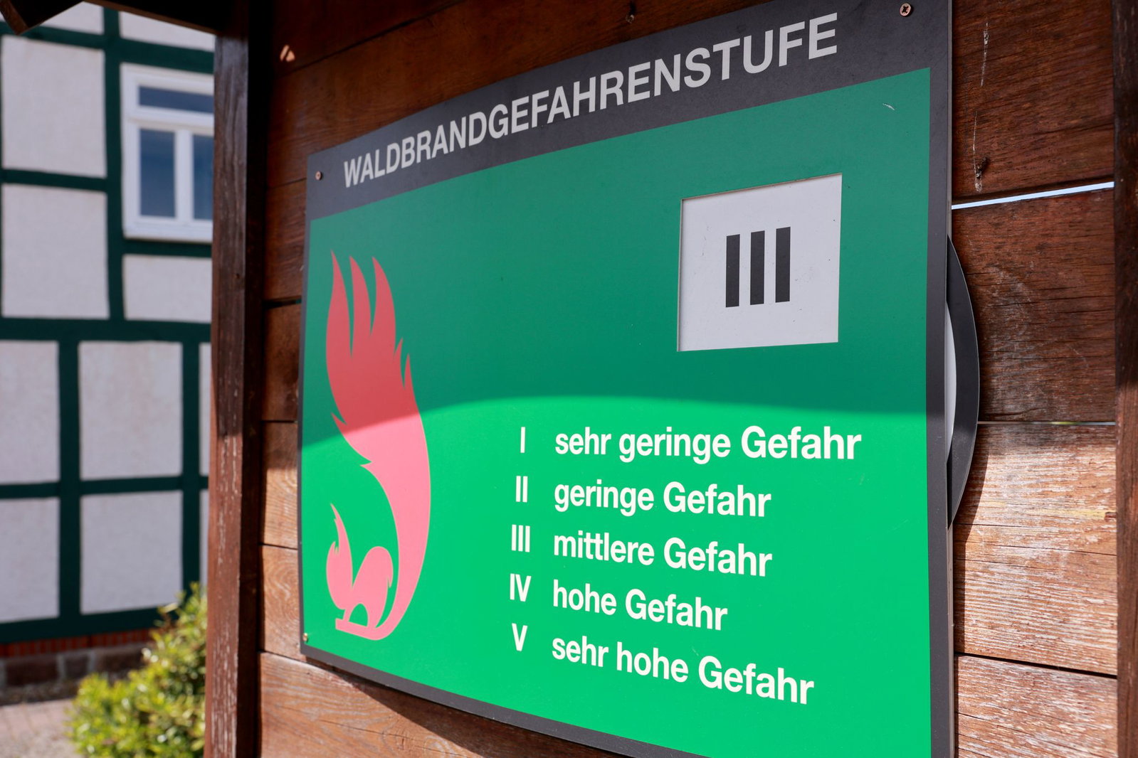 Die Waldbrandgefahr soll am Mittwoch und Donnerstag besonders hoch sein. (Symbolbild)