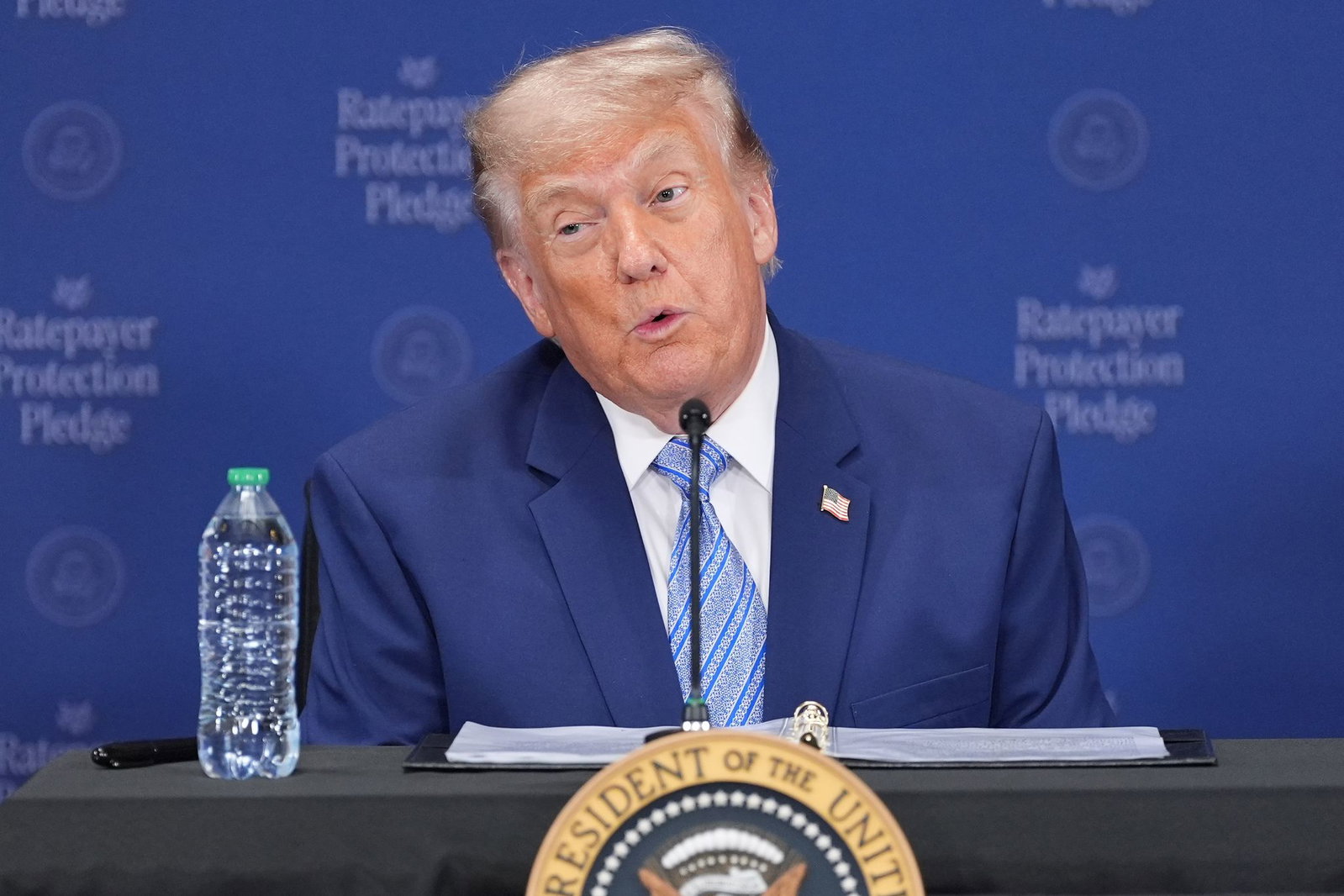 Trump droht dem Iran mit Zwangsentschädigungen.