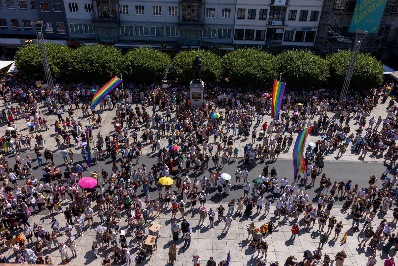 Am CSD in Mainz nahmen den Veranstaltern zufolge rund 12.000 Menschen teil. (Archivbild)