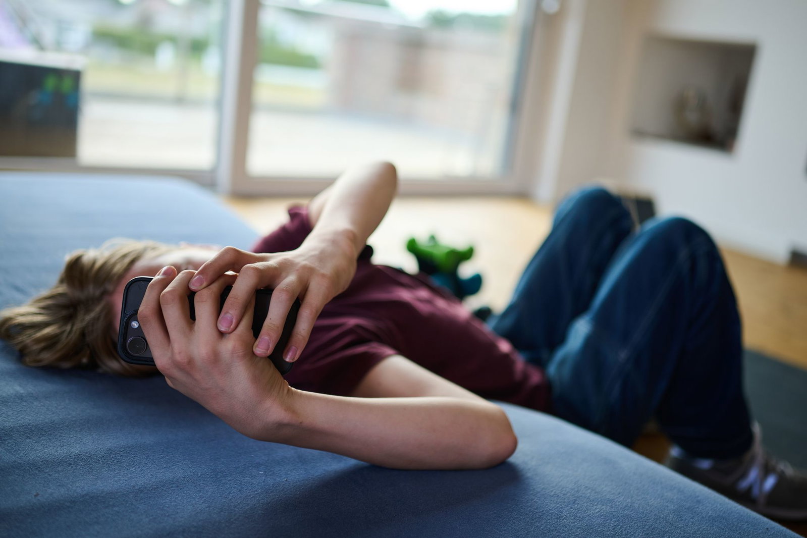 Die Nutzung von Social Media ist für viele ein ständiges Auf und Ab von positiven und belastenden Inhalten. (Symbolbild)