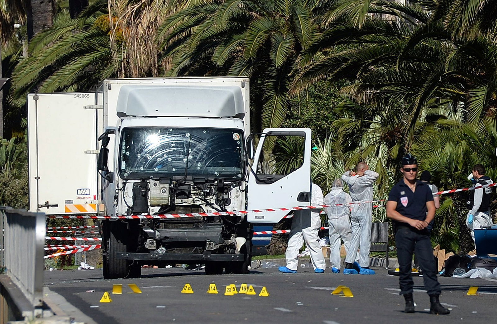 Mit einem tonnenschweren Lastwagen raste der Attentäter in die Menschenmenge auf der Strandpromenade von Nizza. (Archivbild)