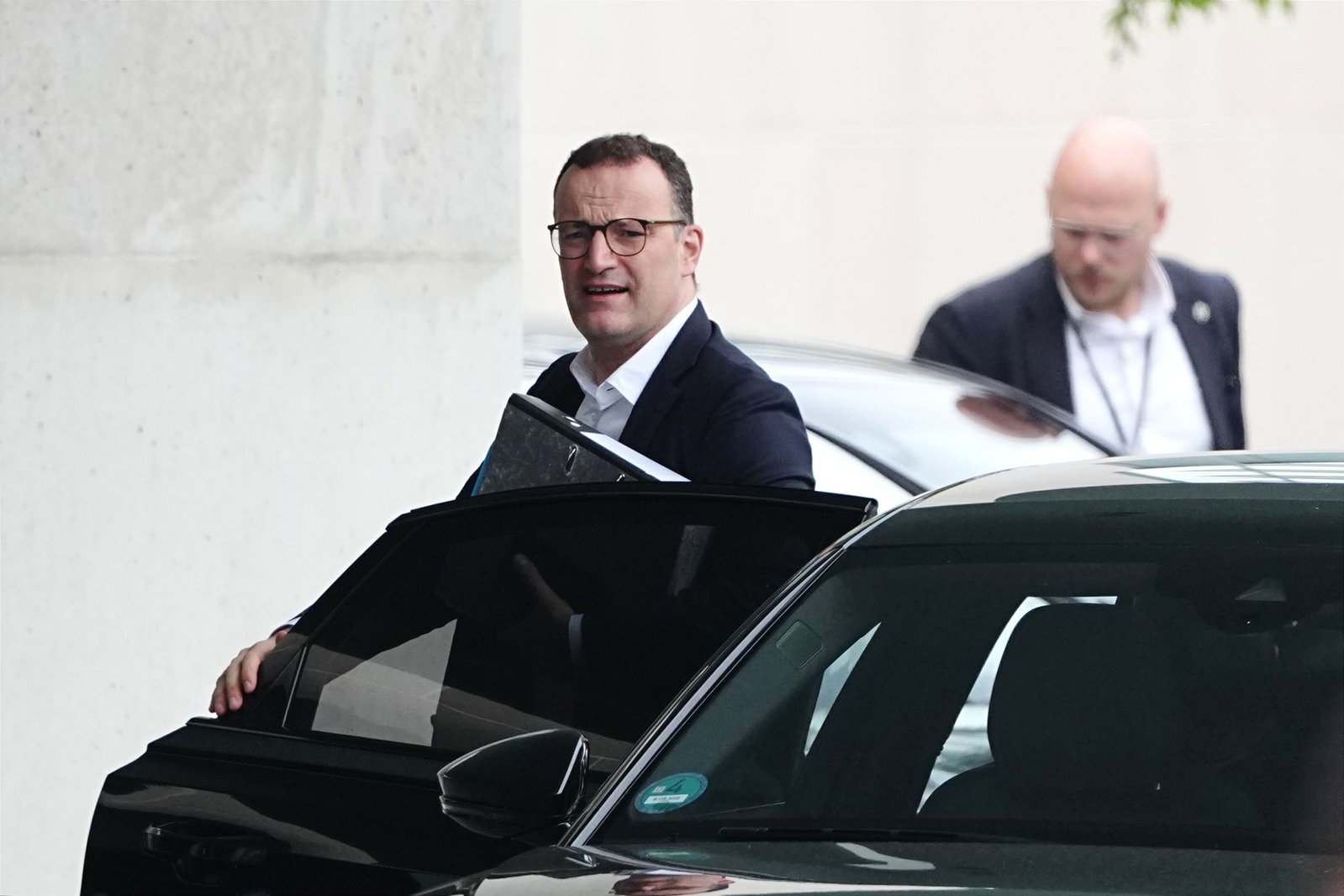 Unionsfraktionschef Jens Spahn (CDU) auf dem Weg ins Kanzleramt: Im Koalitionsausschuss geht es um eine große Themenpalette. 