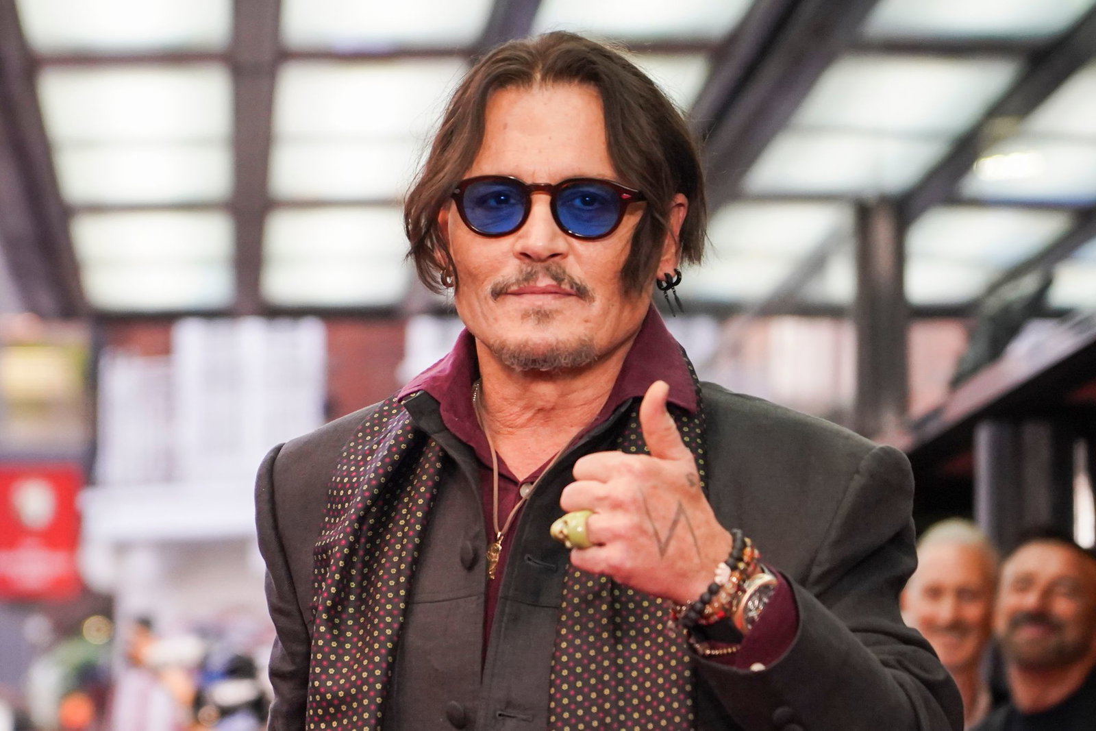 Johnny Depp spielt in seiner neuen Rolle den Griesgram Ebenezer Scrooge. (Archivbild) 