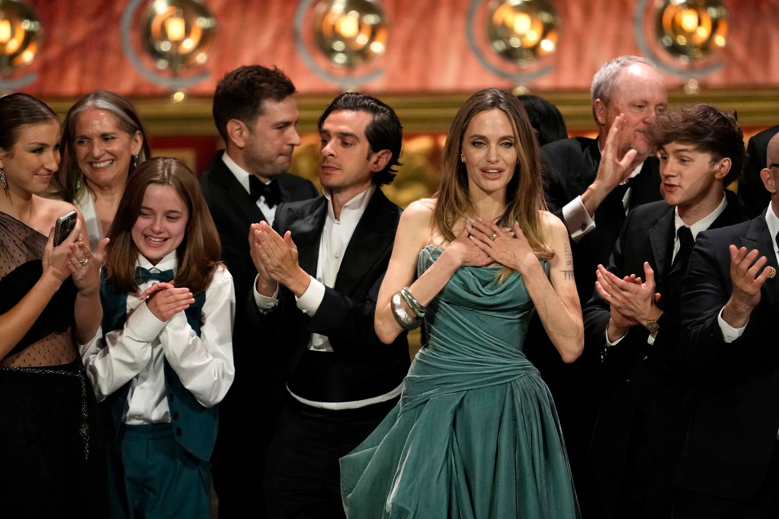 Vivienne Jolie-Pitt (L, vordere Reihe), will «Pitt» aus ihrem Namen streichen lassen. (Archivbild) 