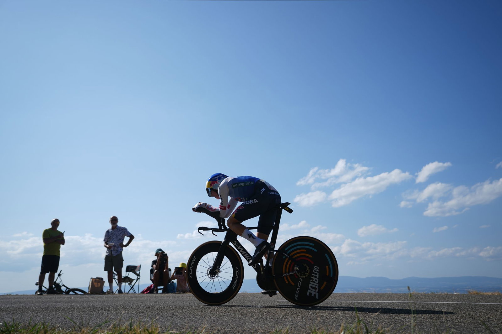 Die Tour ist für Florian Lipowitz nach dem Sturz beim Zeitfahren beendet. 